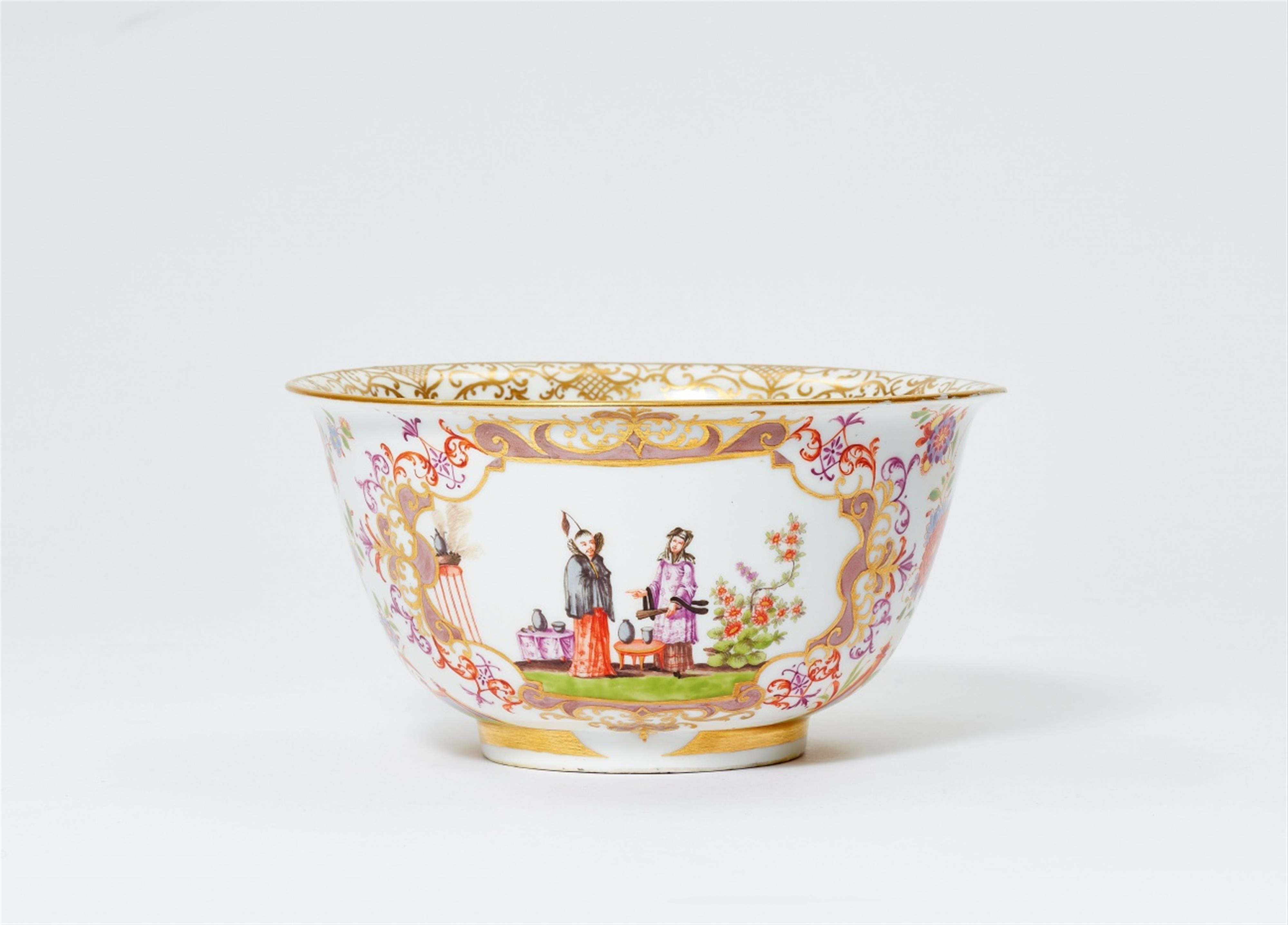 A Meissen porcelain slop bowl with Hoeroldt Chinoiseries - image-1