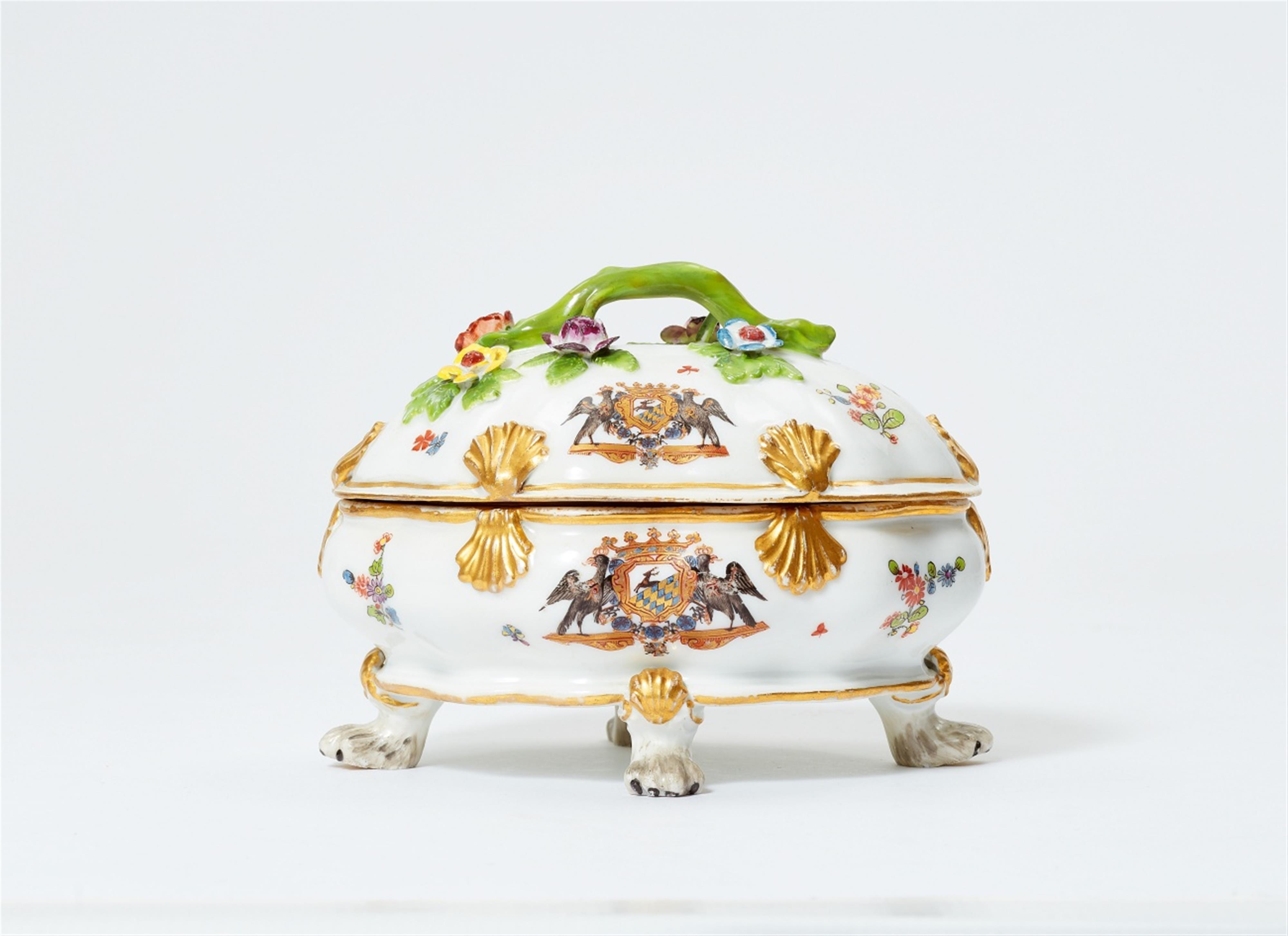 A small Meissen porcelain tureen from the dinner service for Count Heinrich von Podewils - image-1