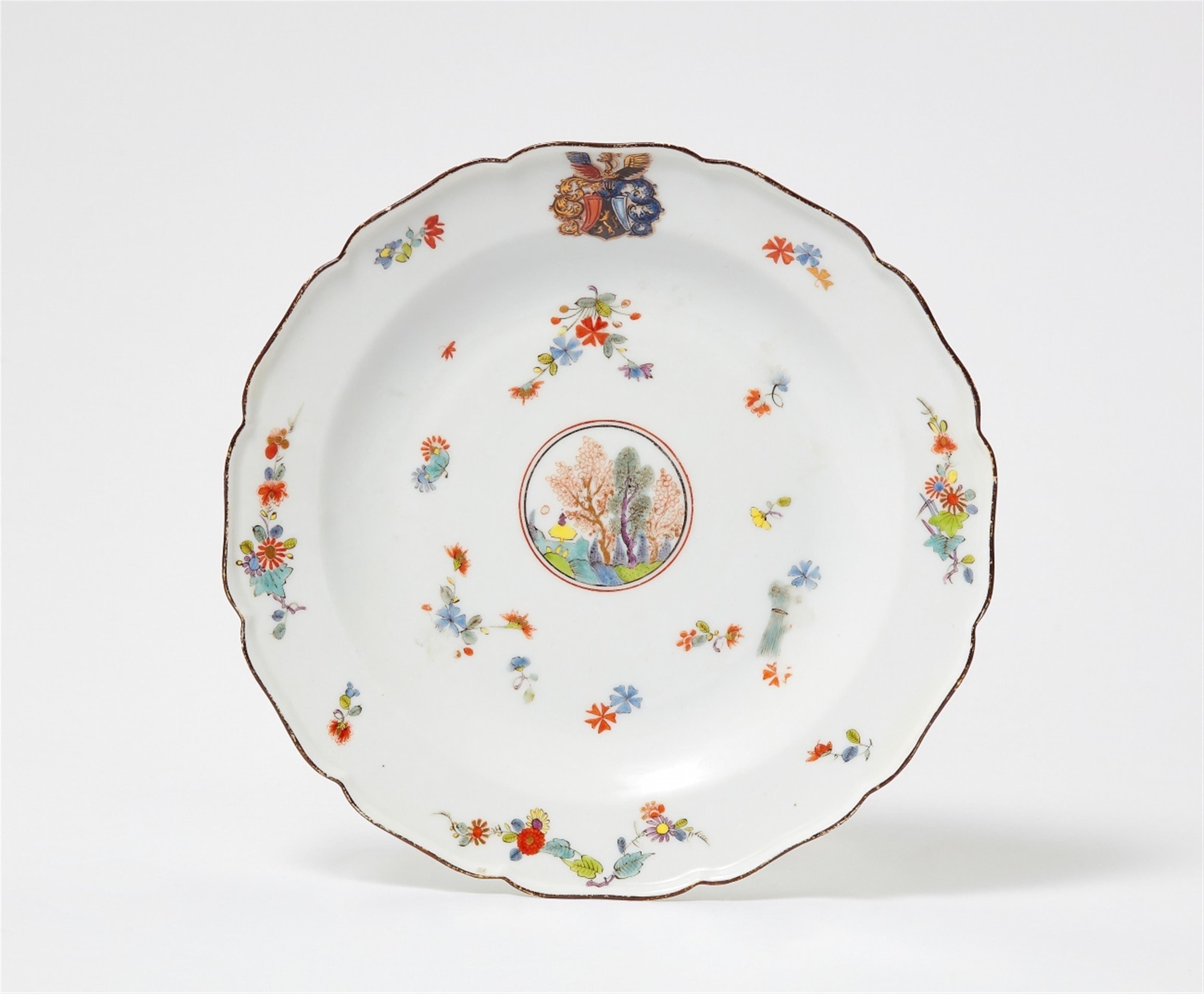 A Meissen porcelain dinner plate from the service for Johann Christian von Hennicke - image-1