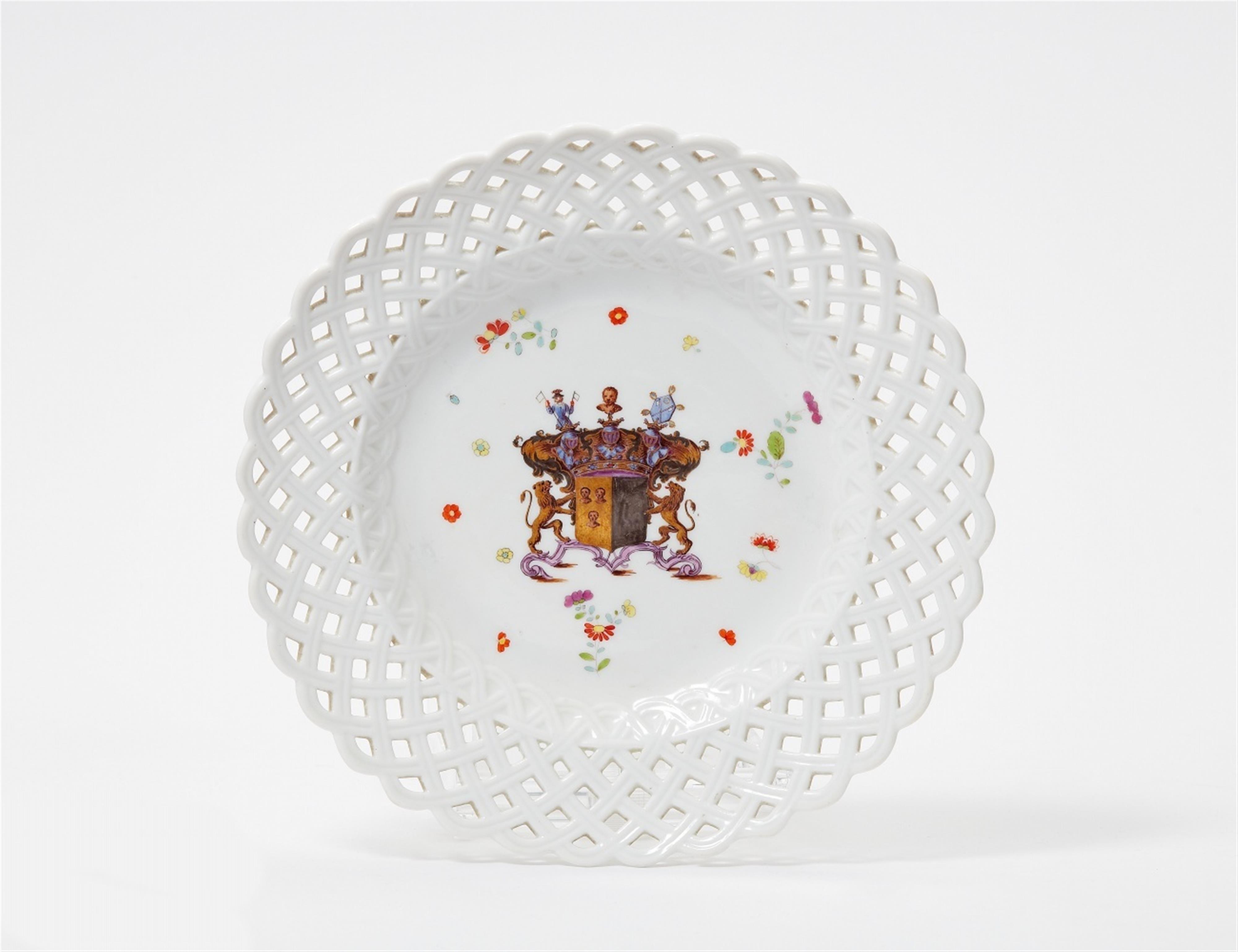 A Meissen porcelain dessert plate from a subsequent order from the service for the Counts von Seydewitz - image-1