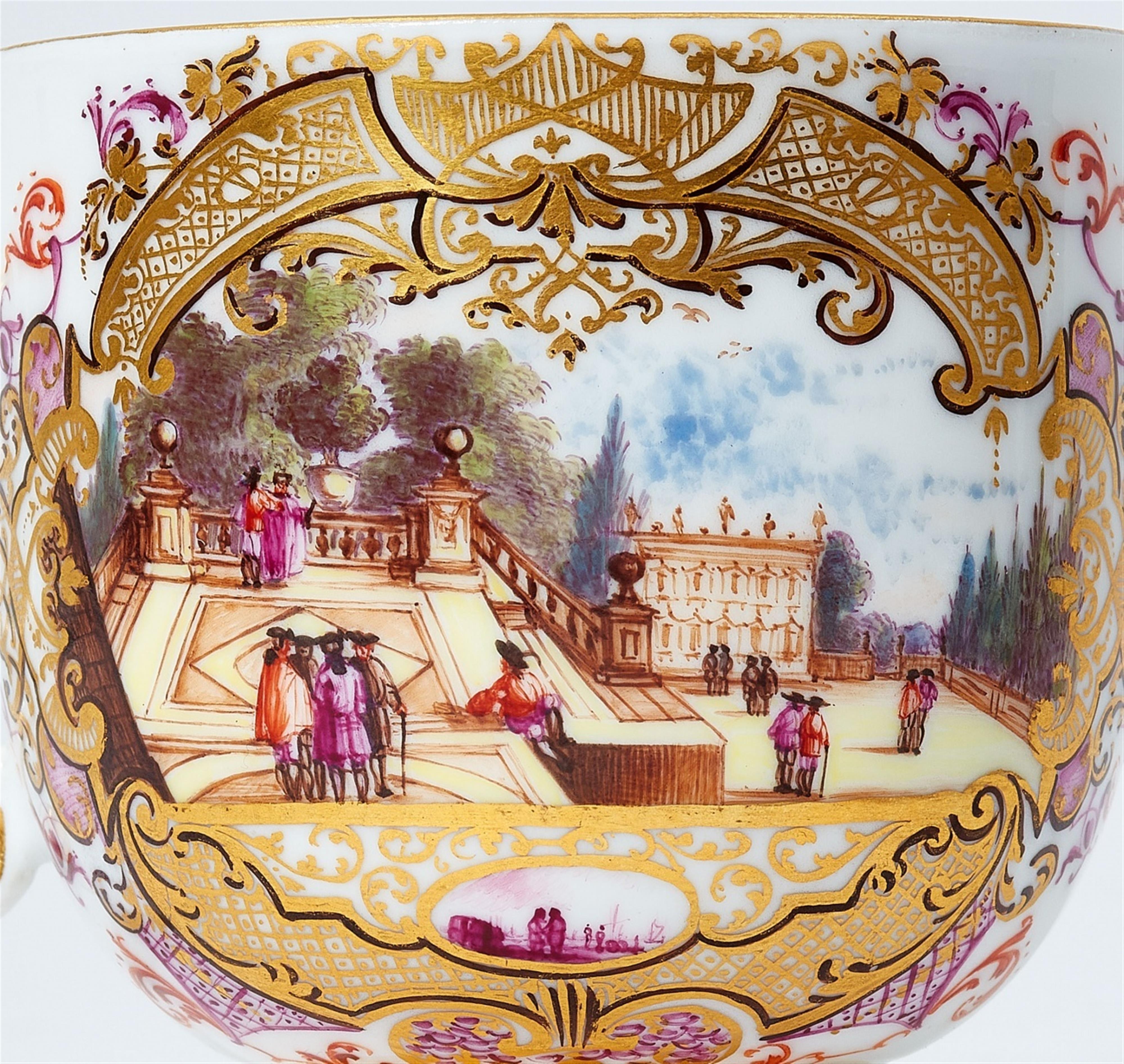 Seltene Tasse mit Untertasse aus dem Wappenservice für Benedikt XIV. - image-3