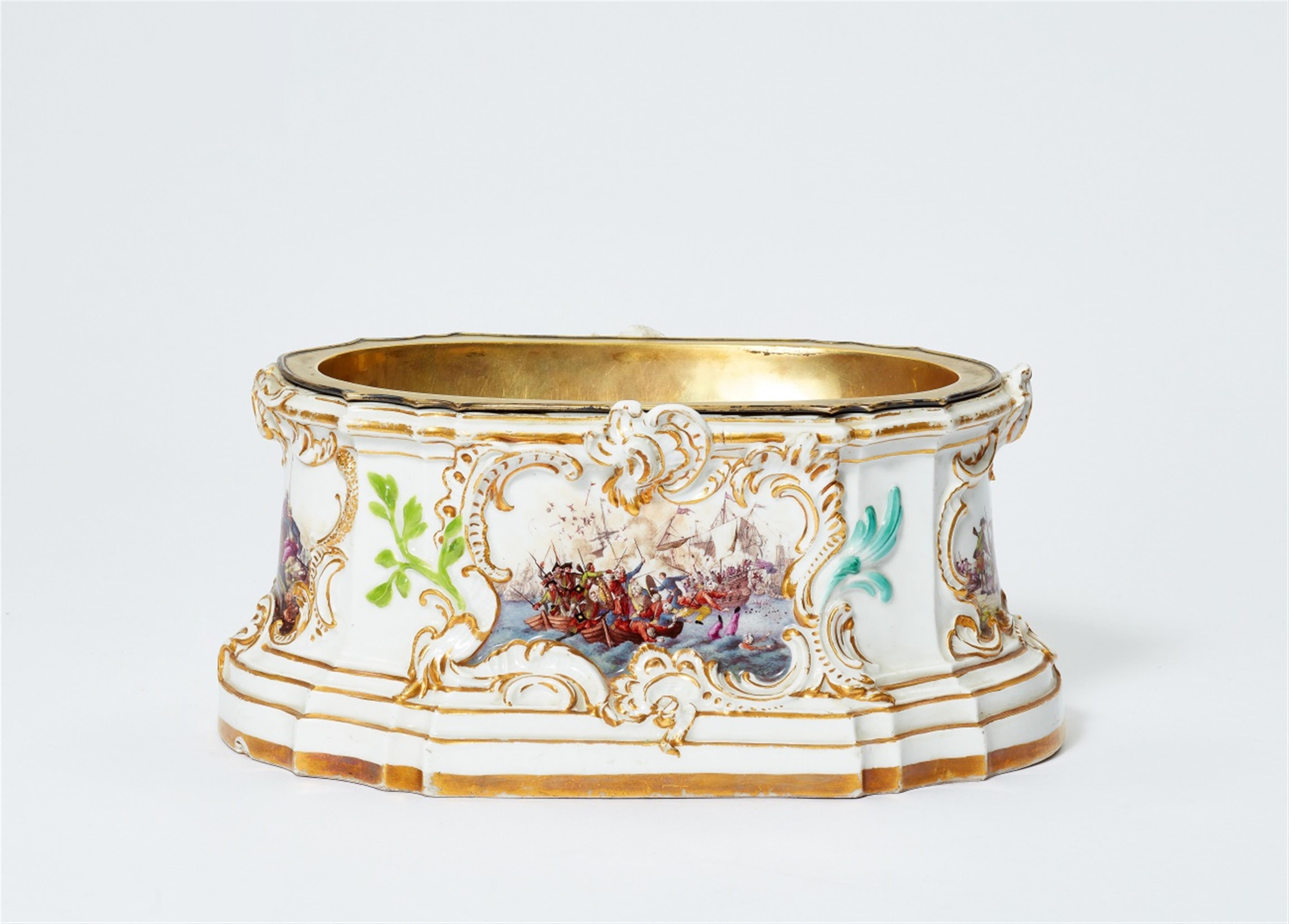 A Meissen porcelain bracket with battle scenes - image-2
