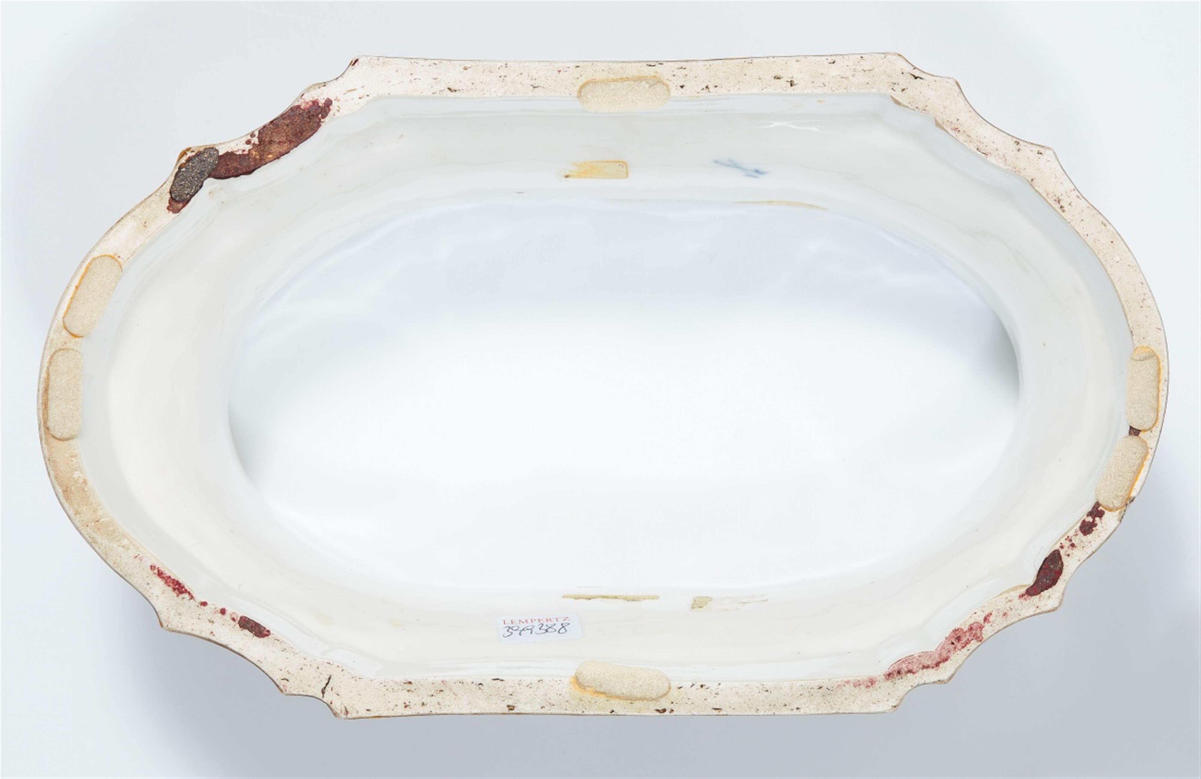 A Meissen porcelain bracket with battle scenes - image-3