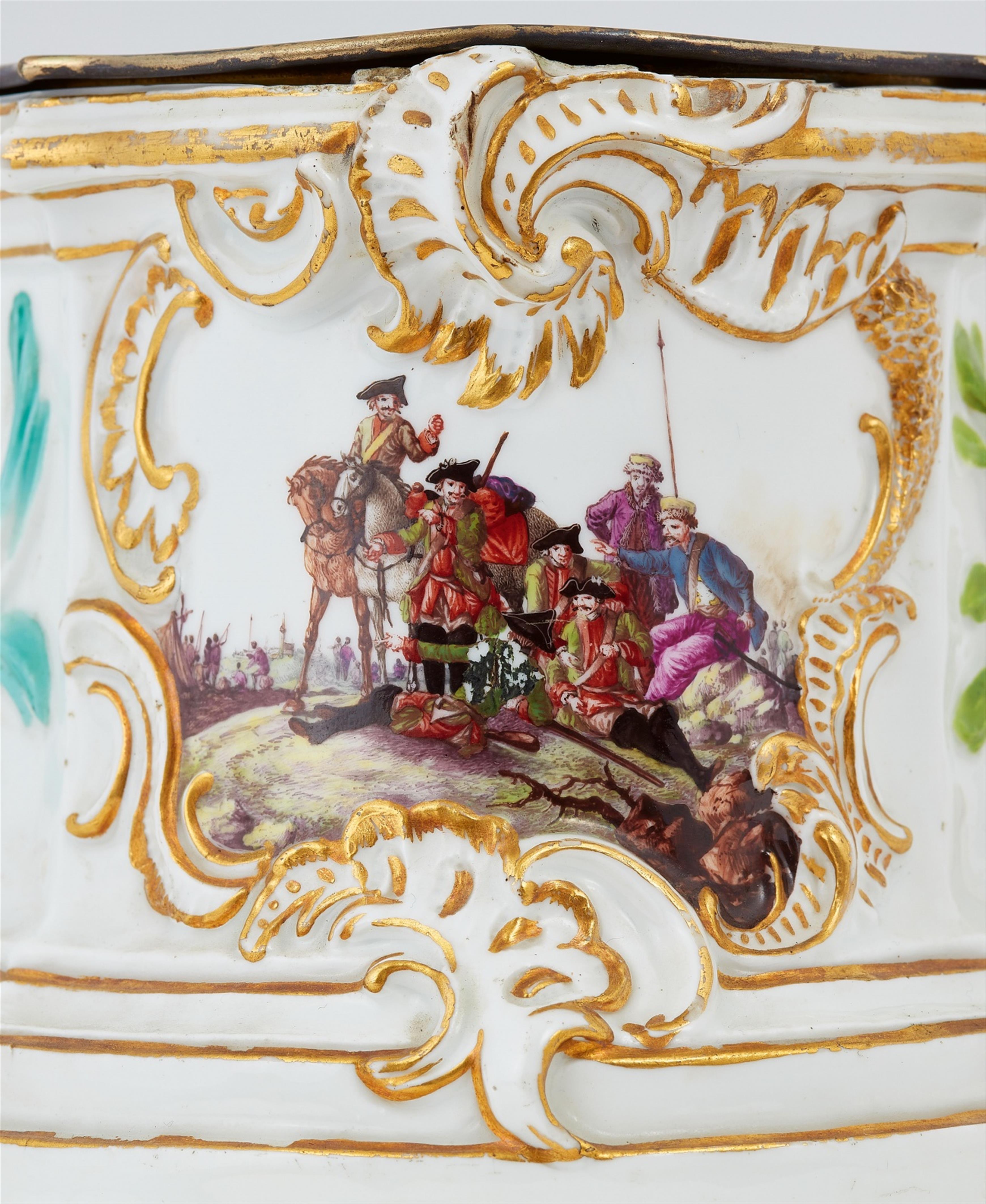 A Meissen porcelain bracket with battle scenes - image-7