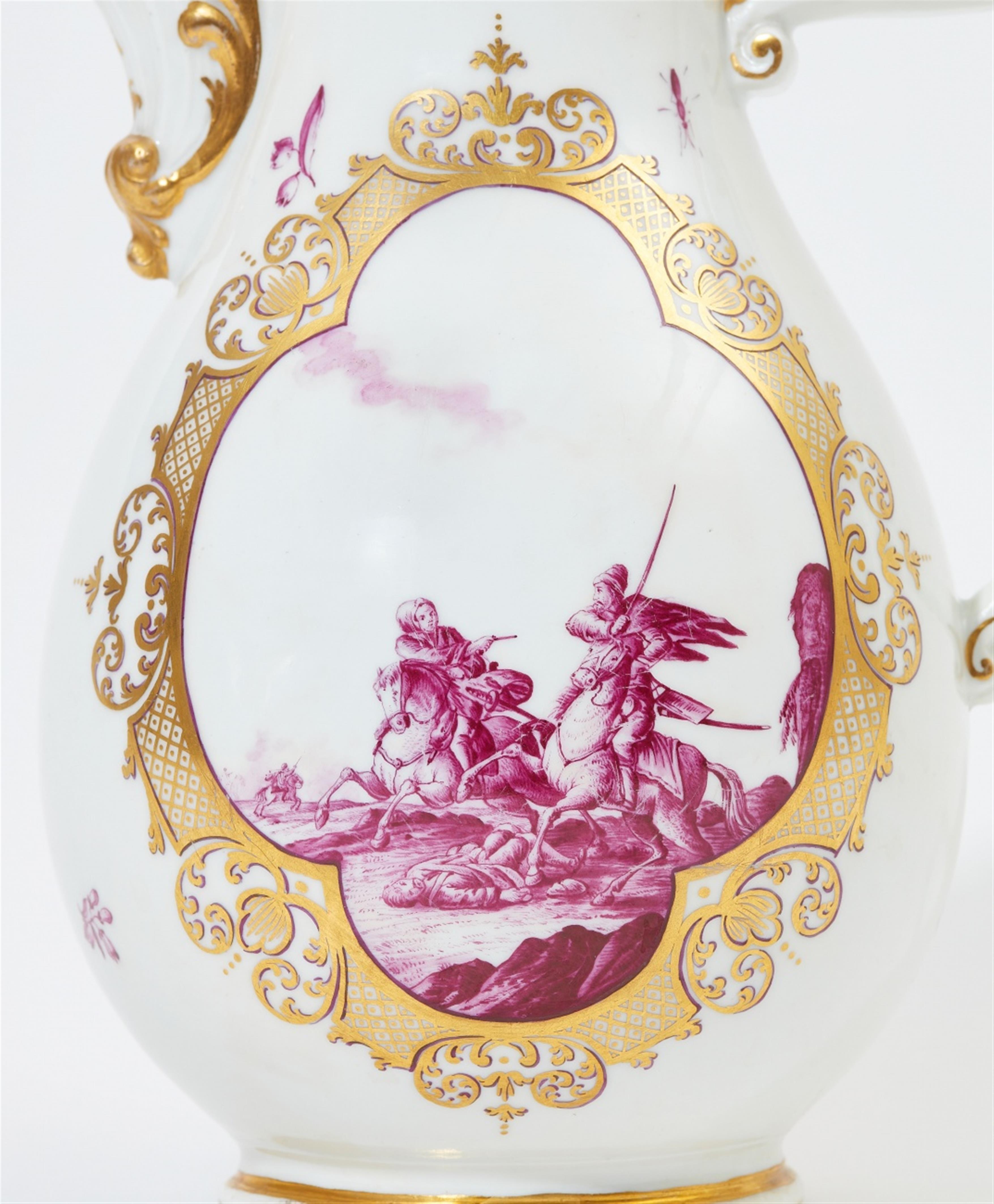A Meissen porcelain service with battle scenes in camaieu - image-2