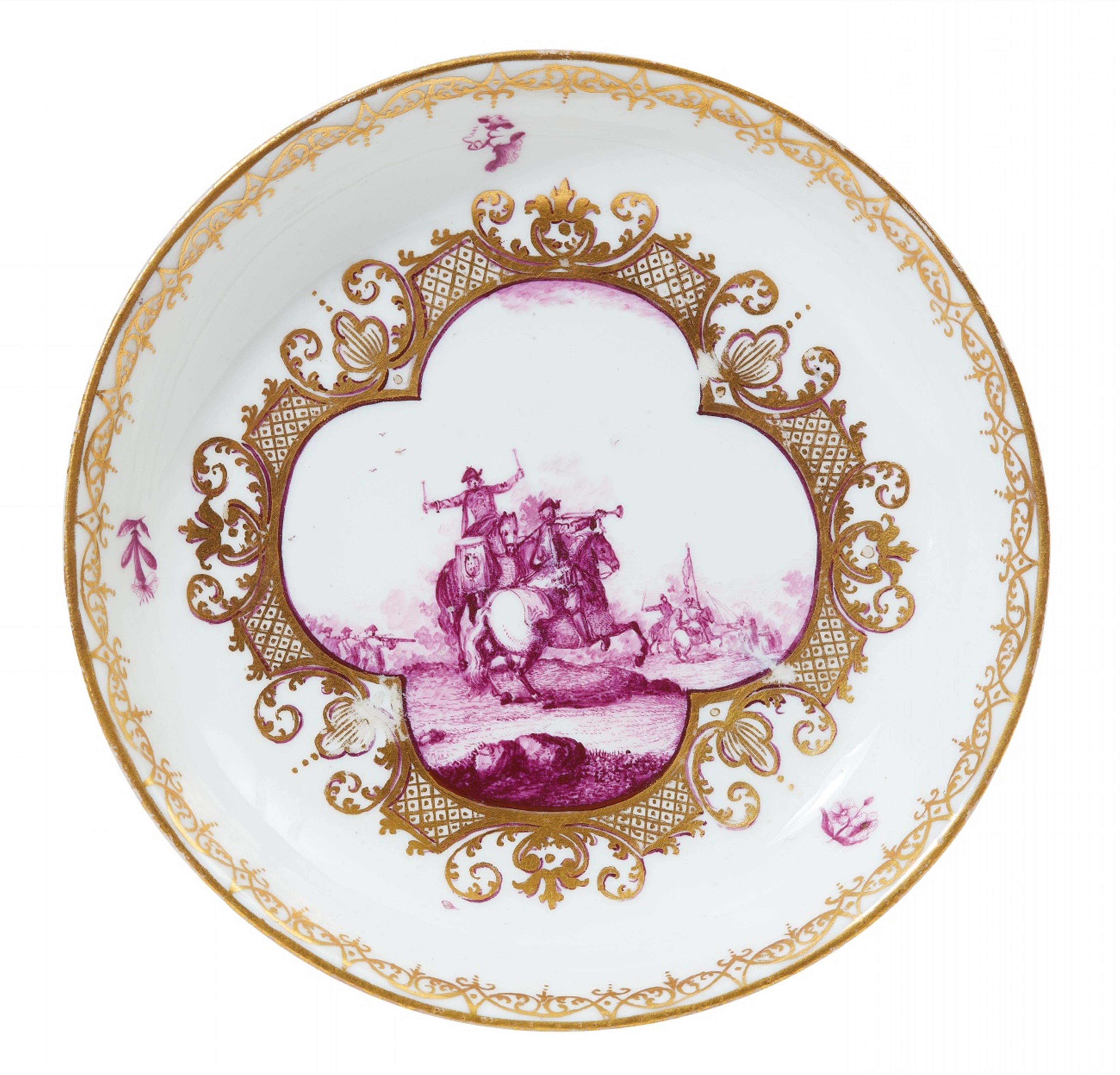 A Meissen porcelain service with battle scenes in camaieu - image-3
