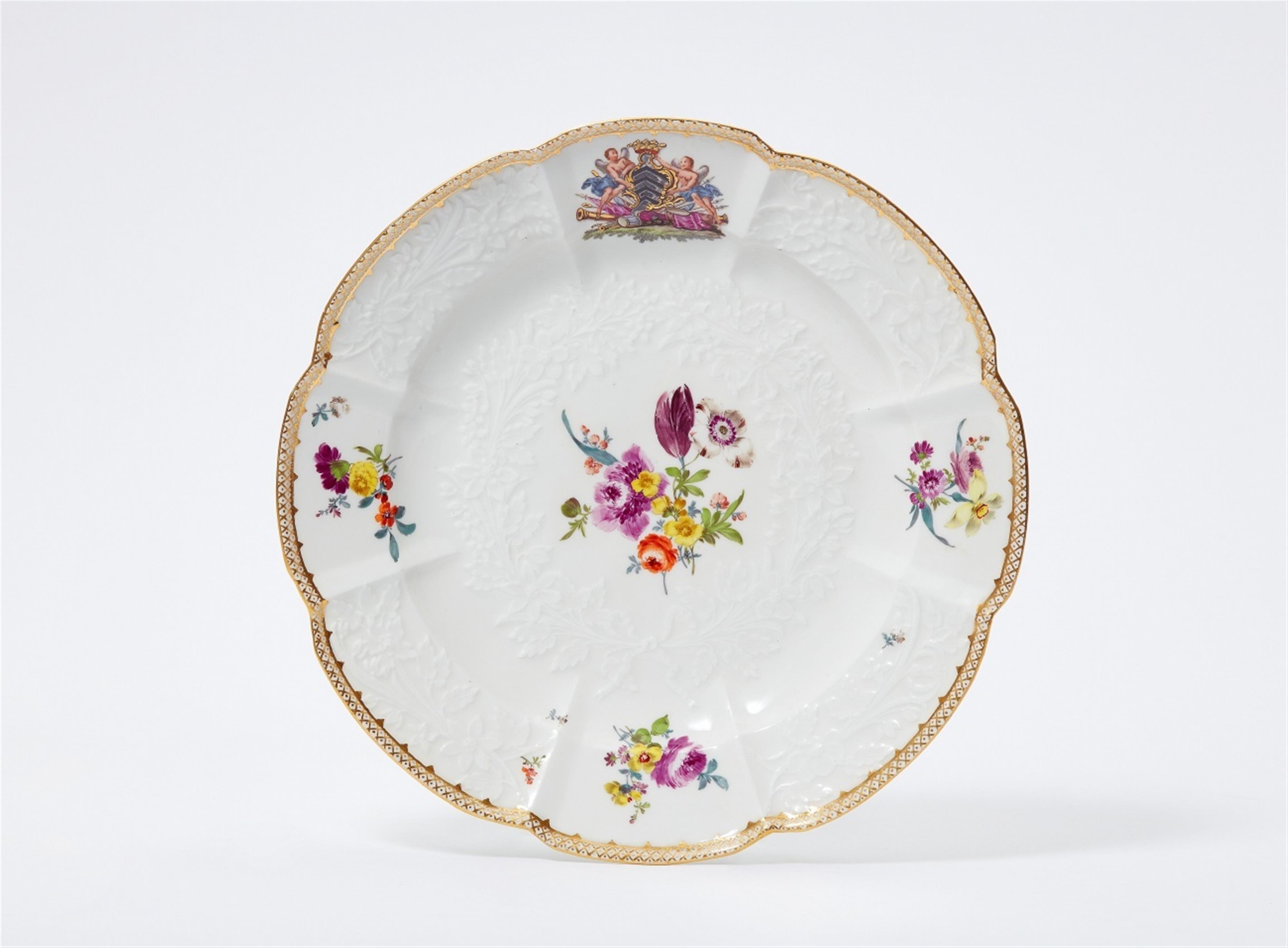 A Meissen porcelain plate from the "Carbonnier" dinner service - image-1