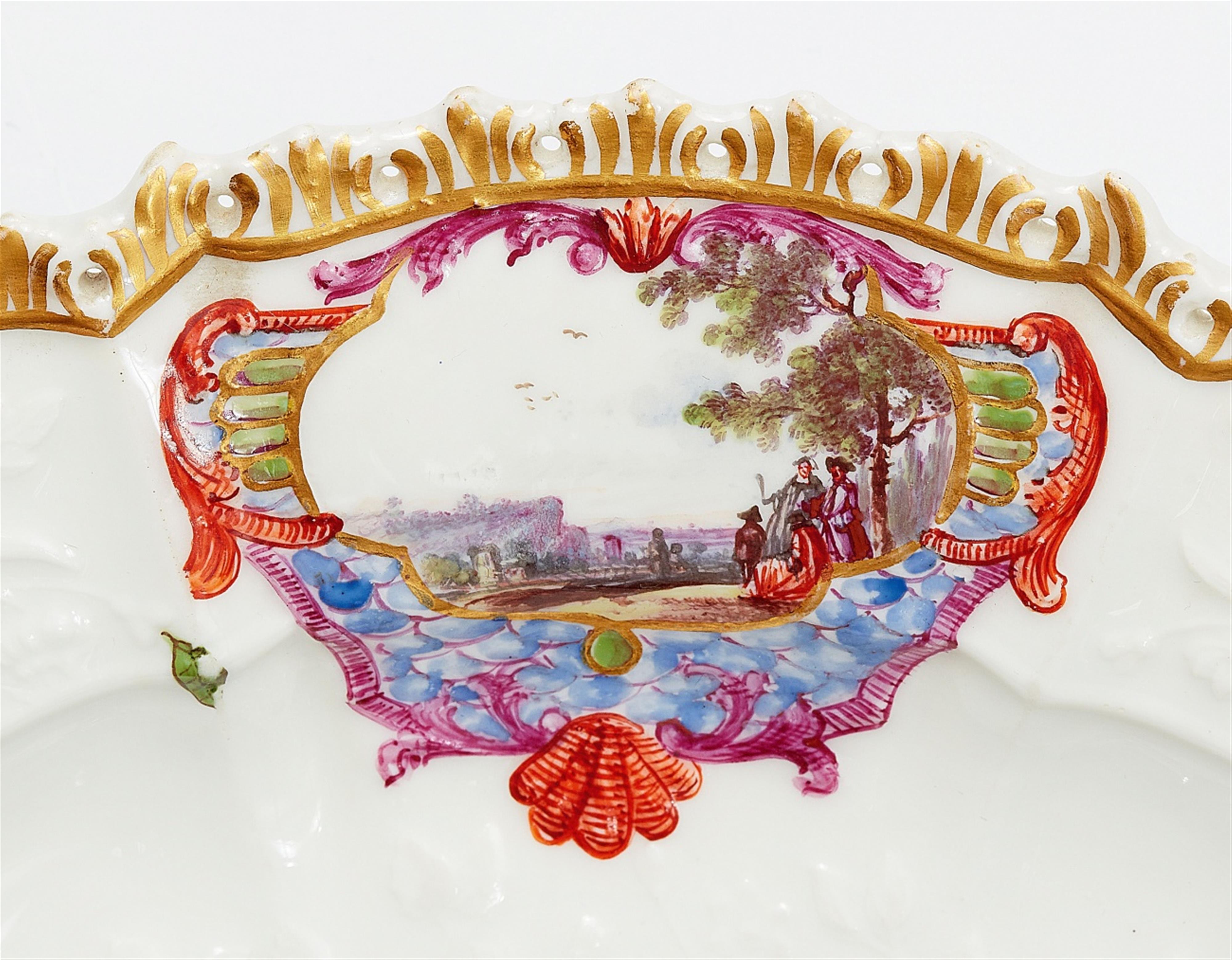 A Meissen porcelain dinner plate from the service for Tsarina Elisabeth Petrovna of Russia - image-2