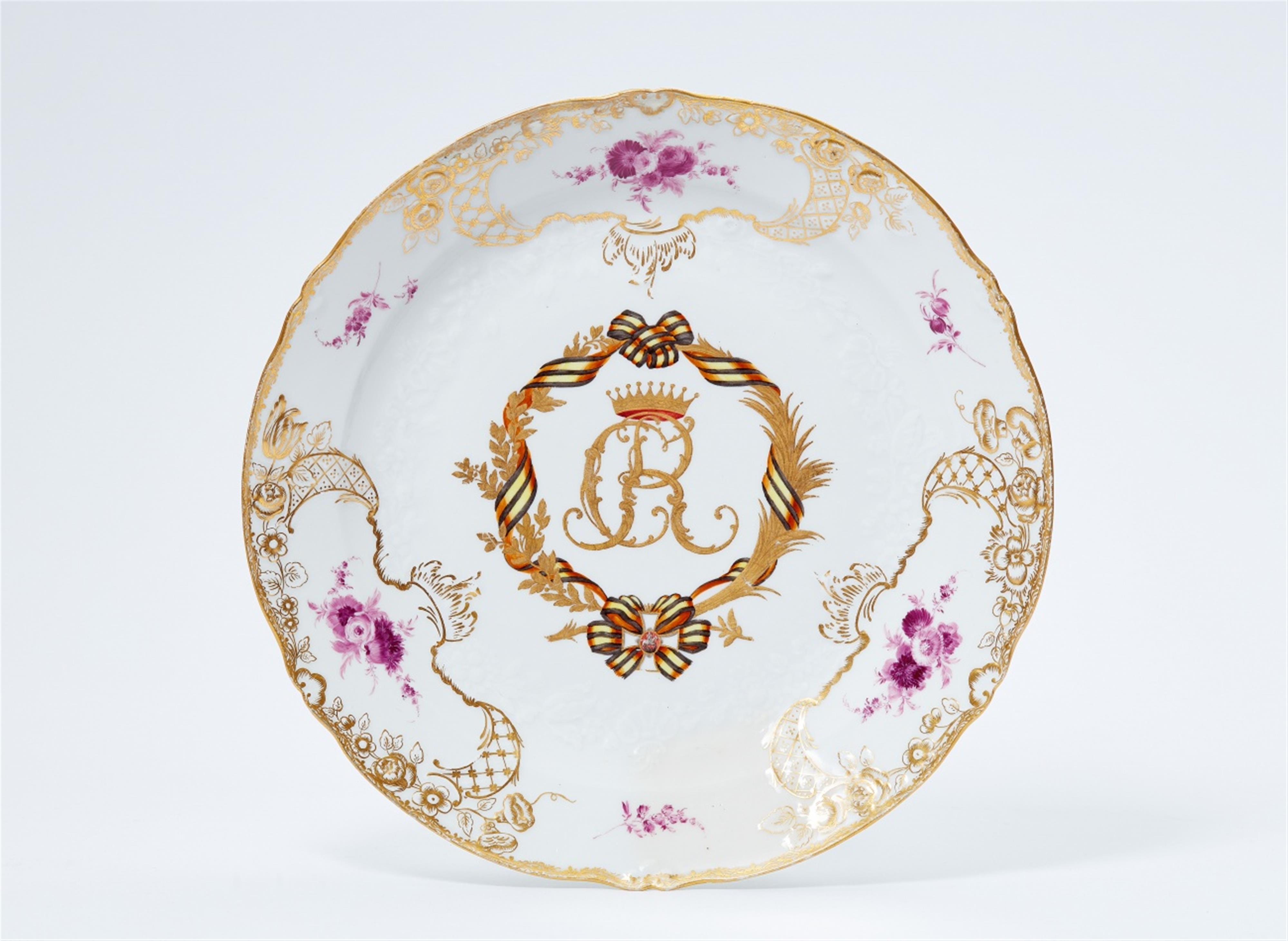 A Meissen porcelain platter from the service for field marshal Pyotr Alexandrovich Rumyantsev-Zadunaisky - image-1