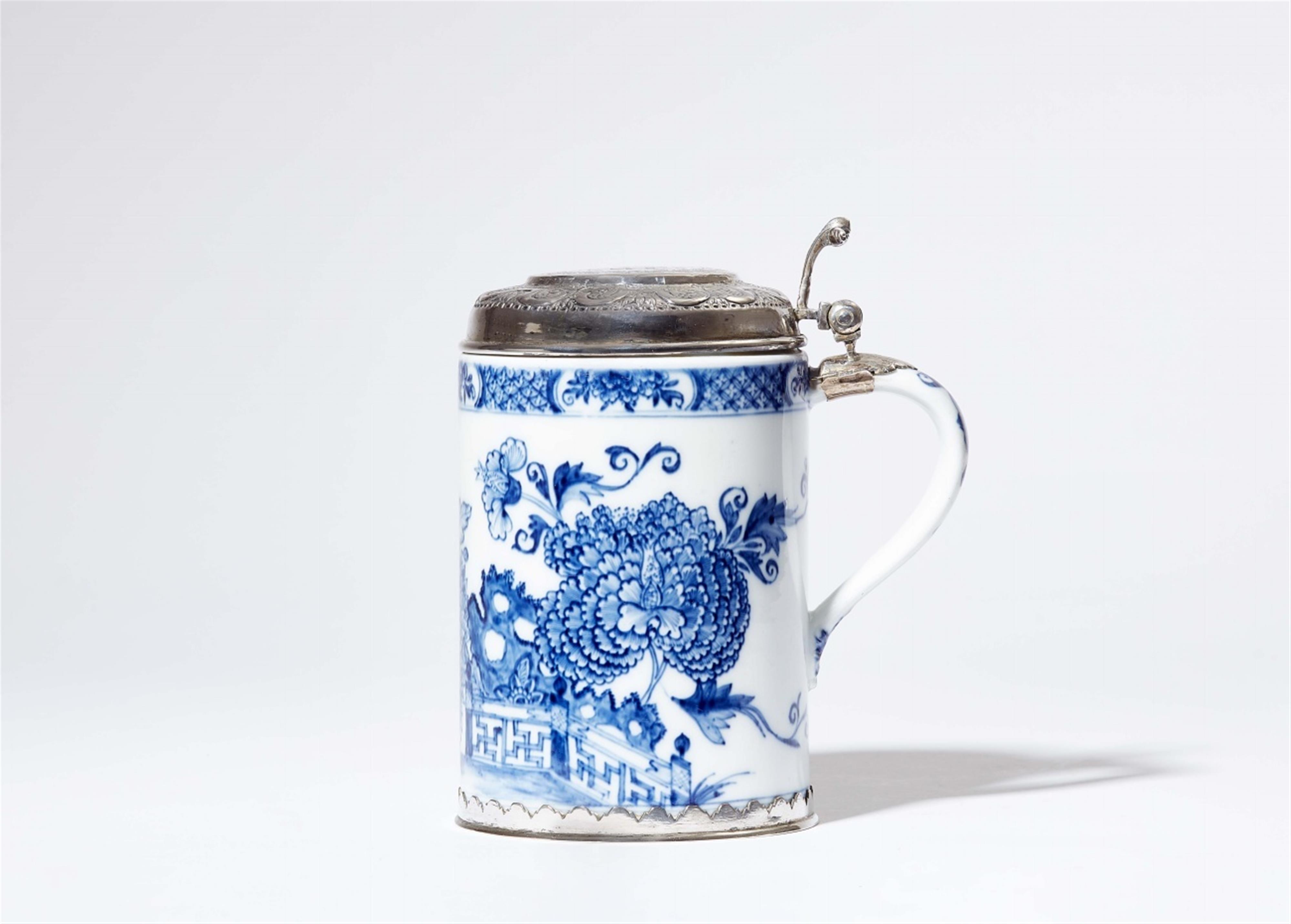 A Meissen porcelain tankard with floral decor - image-1