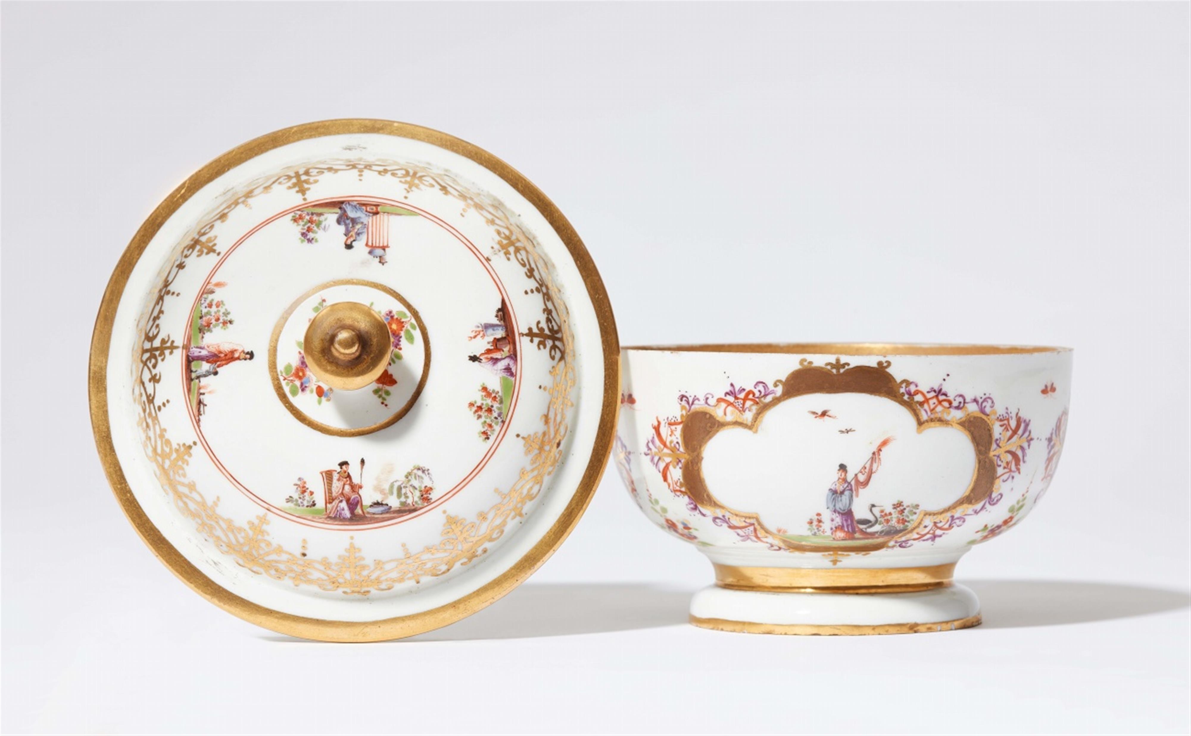 An early Meissen porcelain box with Hoeroldt Chinoiseries - image-2