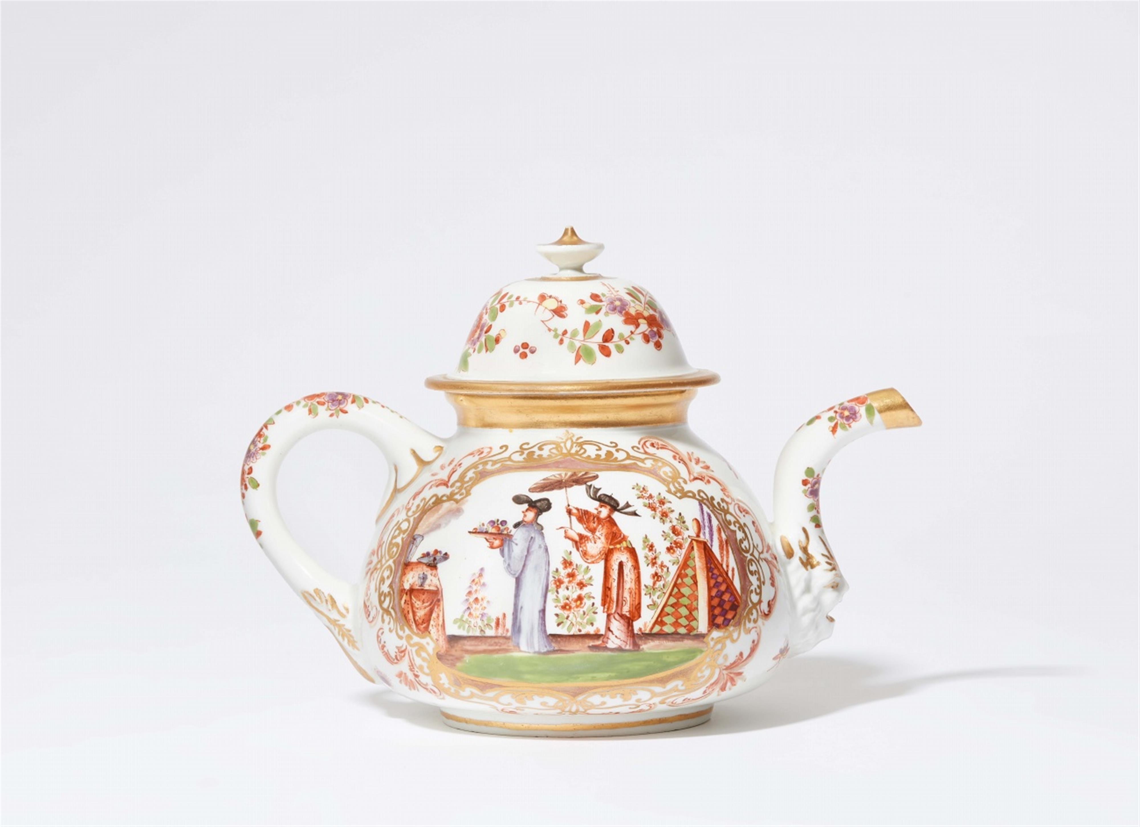 An early Meissen K.P.M. mark teapot with Hoeroldt Chinoiseries - image-2