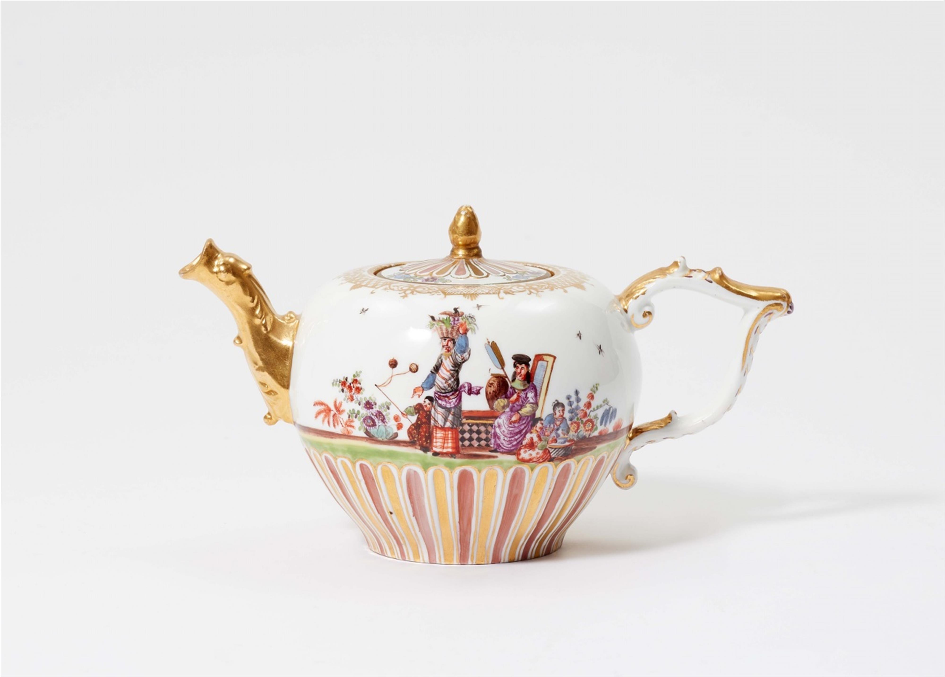 A Meissen porcelain teapot with later Hoeroldt Chinoiseries - image-1