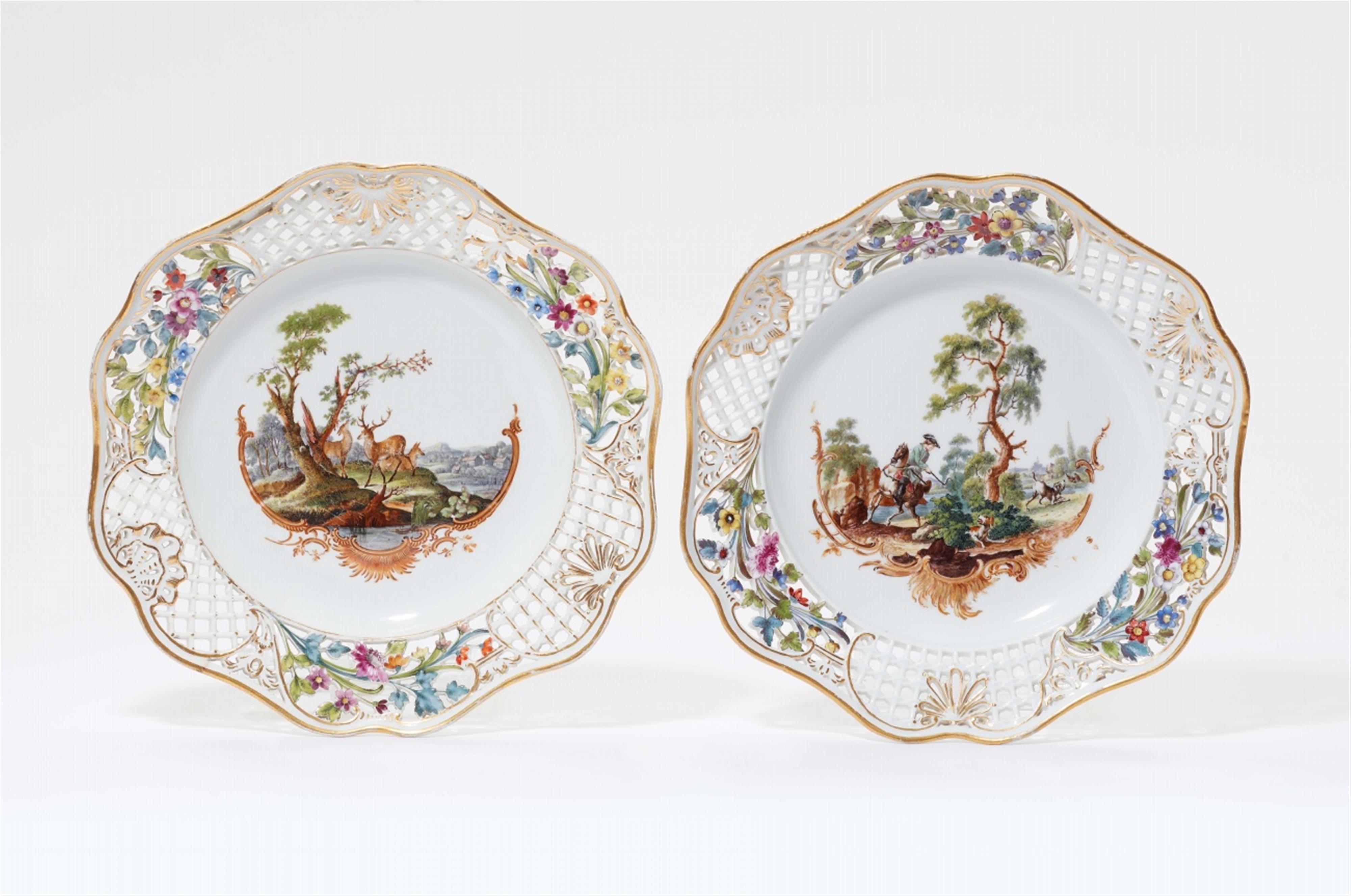 Paar hochbedeutende Dessertteller aus dem Jagdservice für Katharina II. - image-1