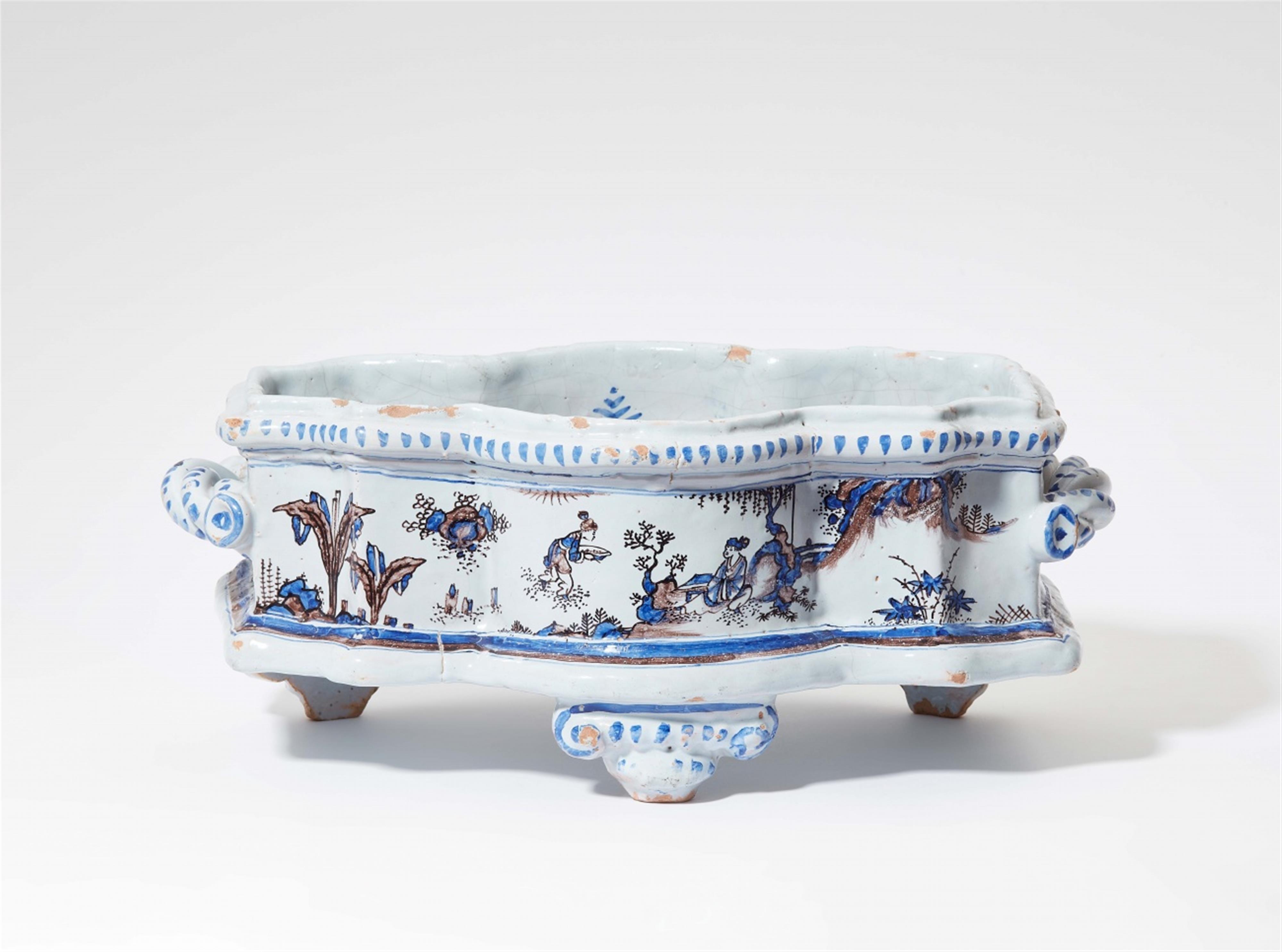 A Nevers faience basin with Chinoiserie decor - image-1