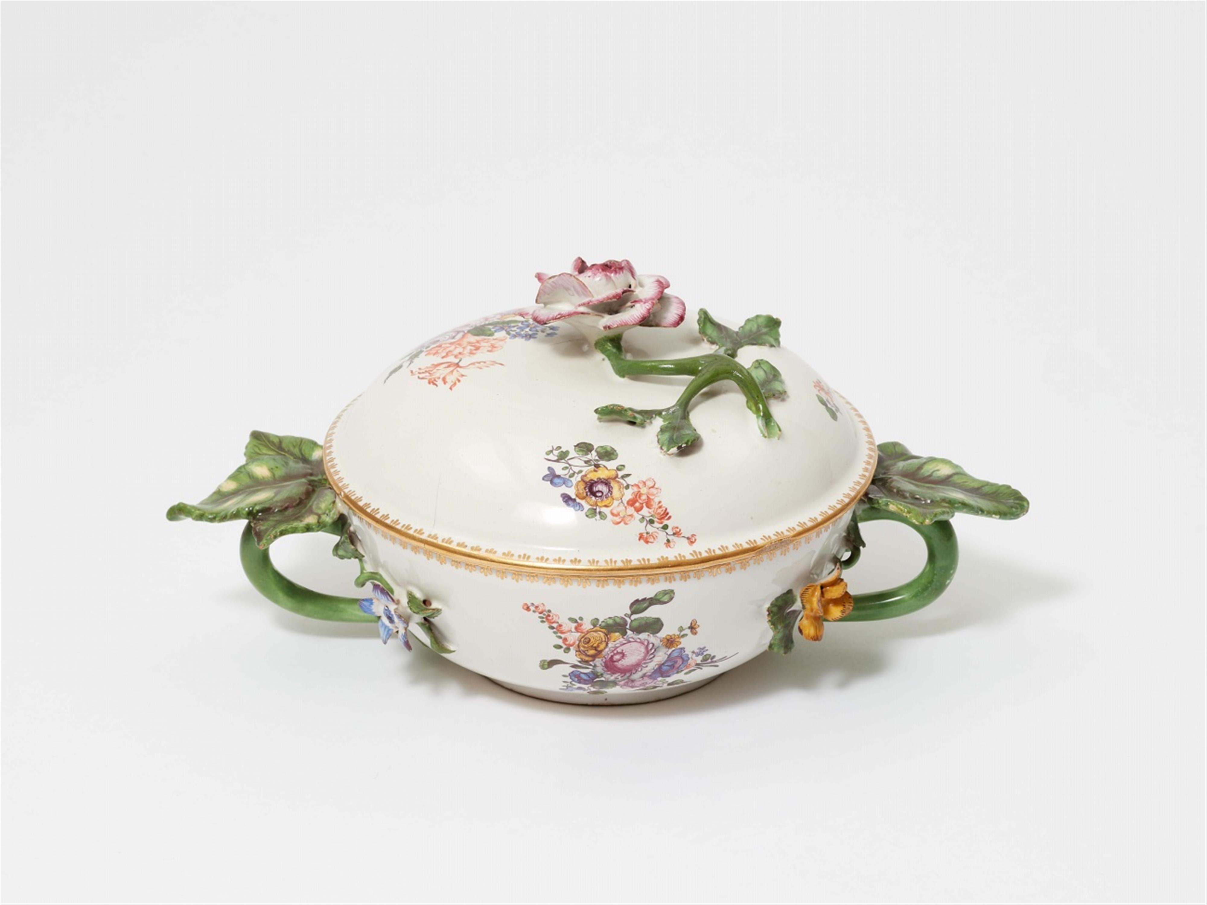 A Strasbourg faience tureen with small bouquets "au gabarit" - image-2