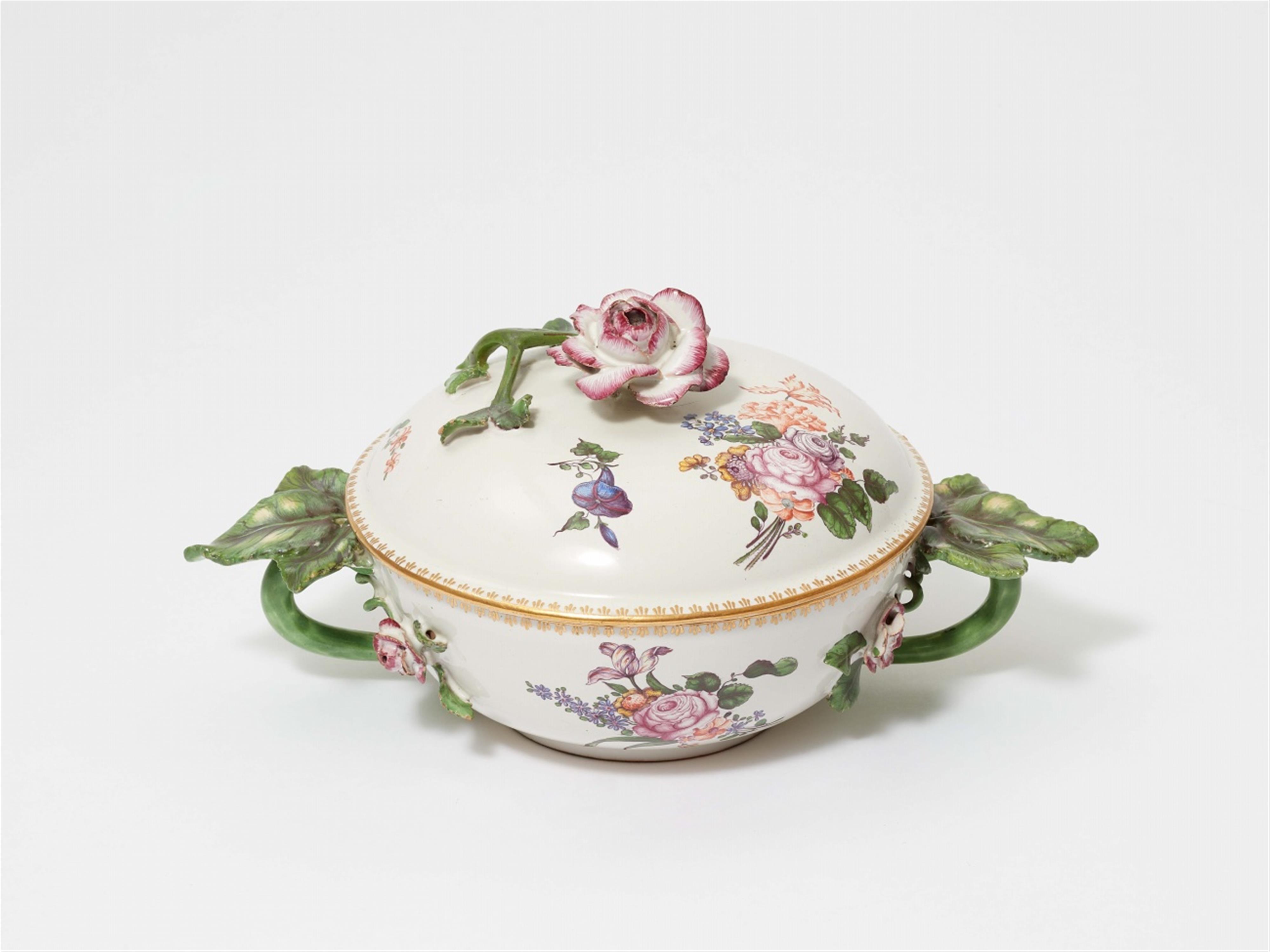 A Strasbourg faience tureen with small bouquets "au gabarit" - image-1