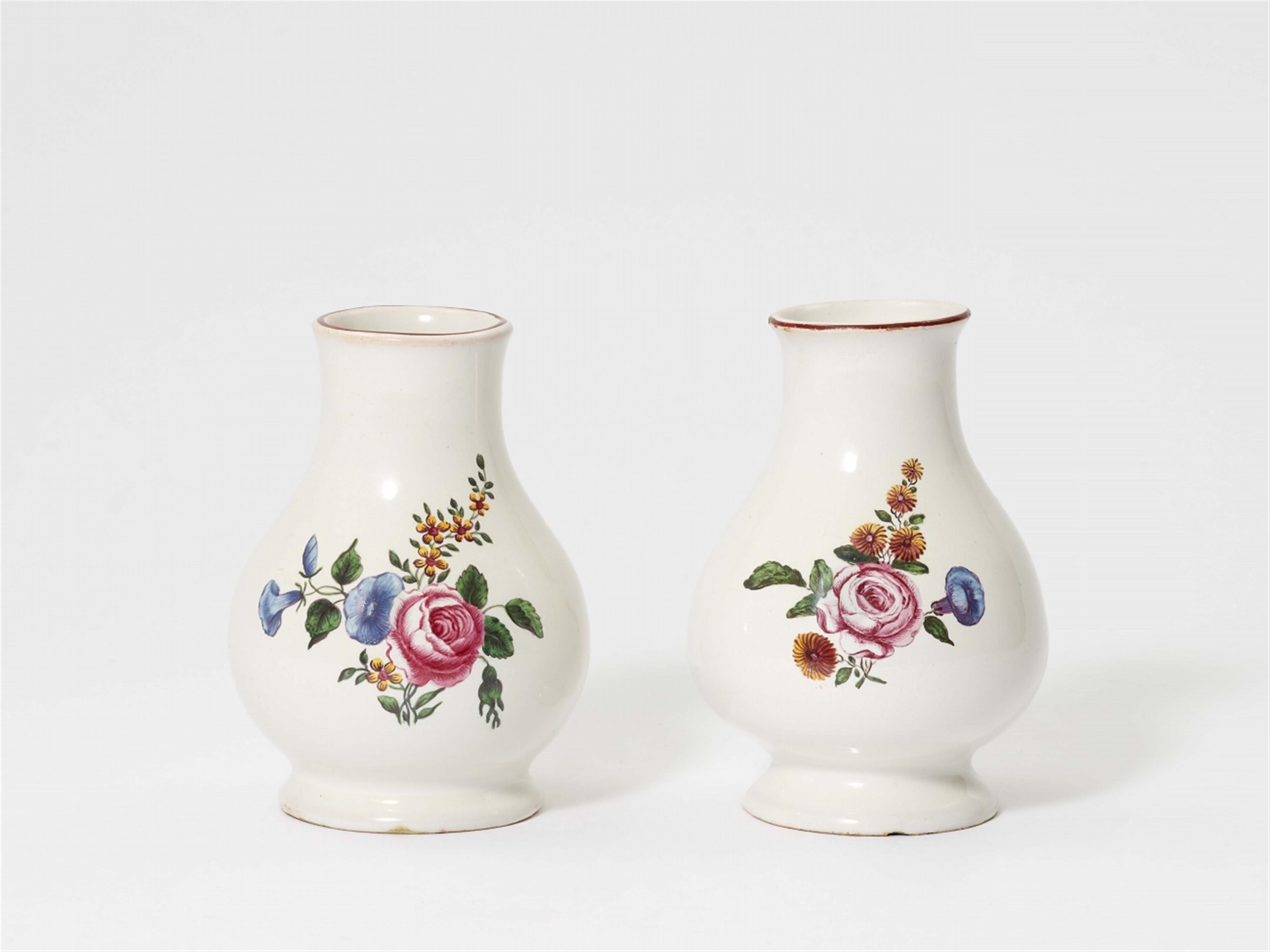 Two Strasbourg faience vases with small bouquets - image-1