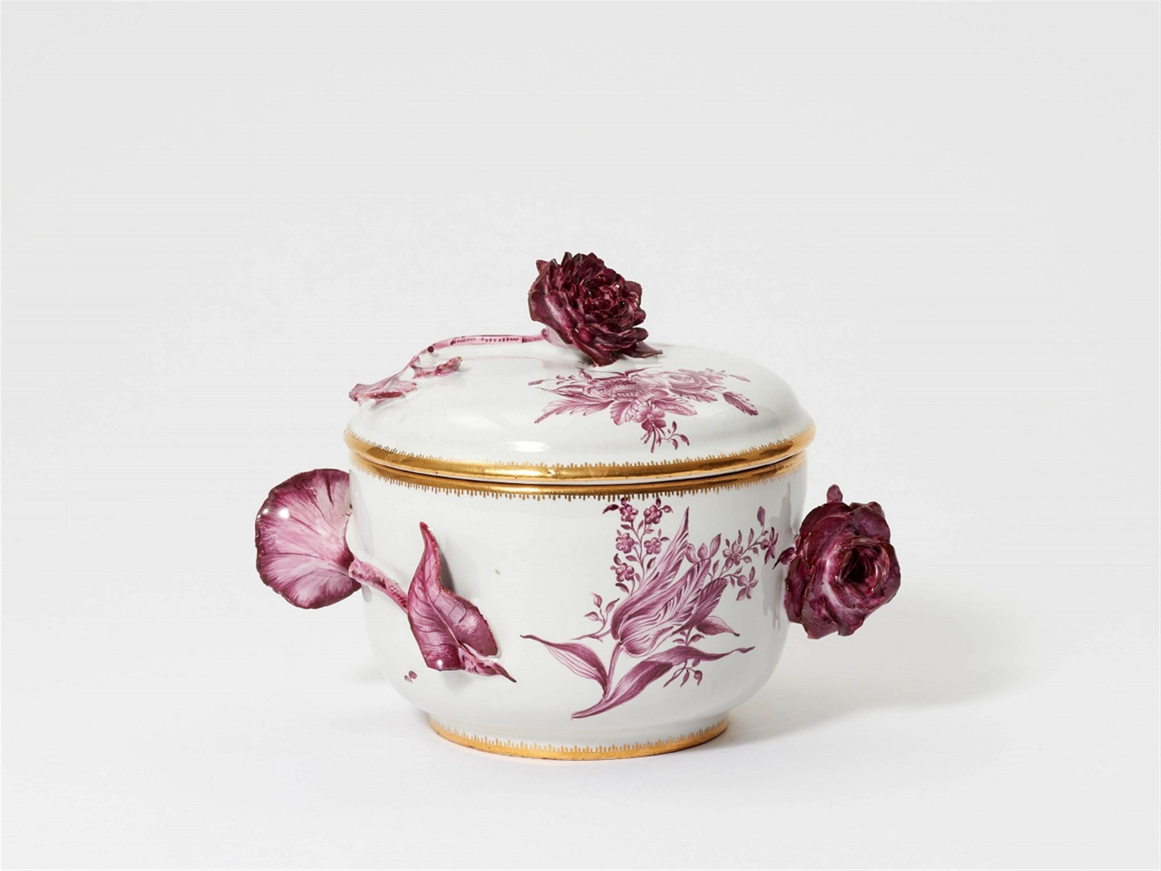 A small Strasbourg faience tureen with purple bouquets "au gabarit" - image-1