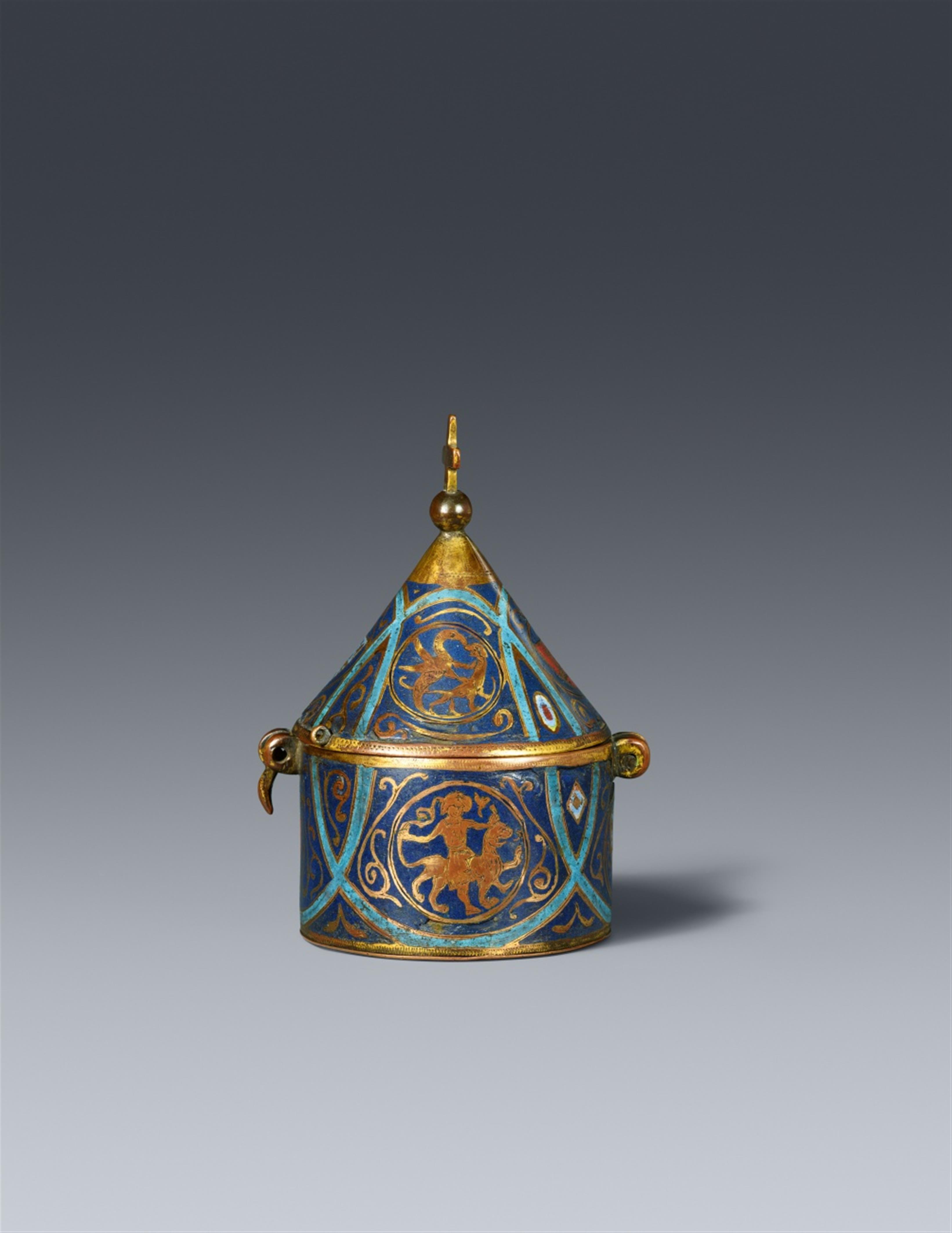 Limoges second half 13th century - A Limoges enamel pyx, second half 13th century - image-1