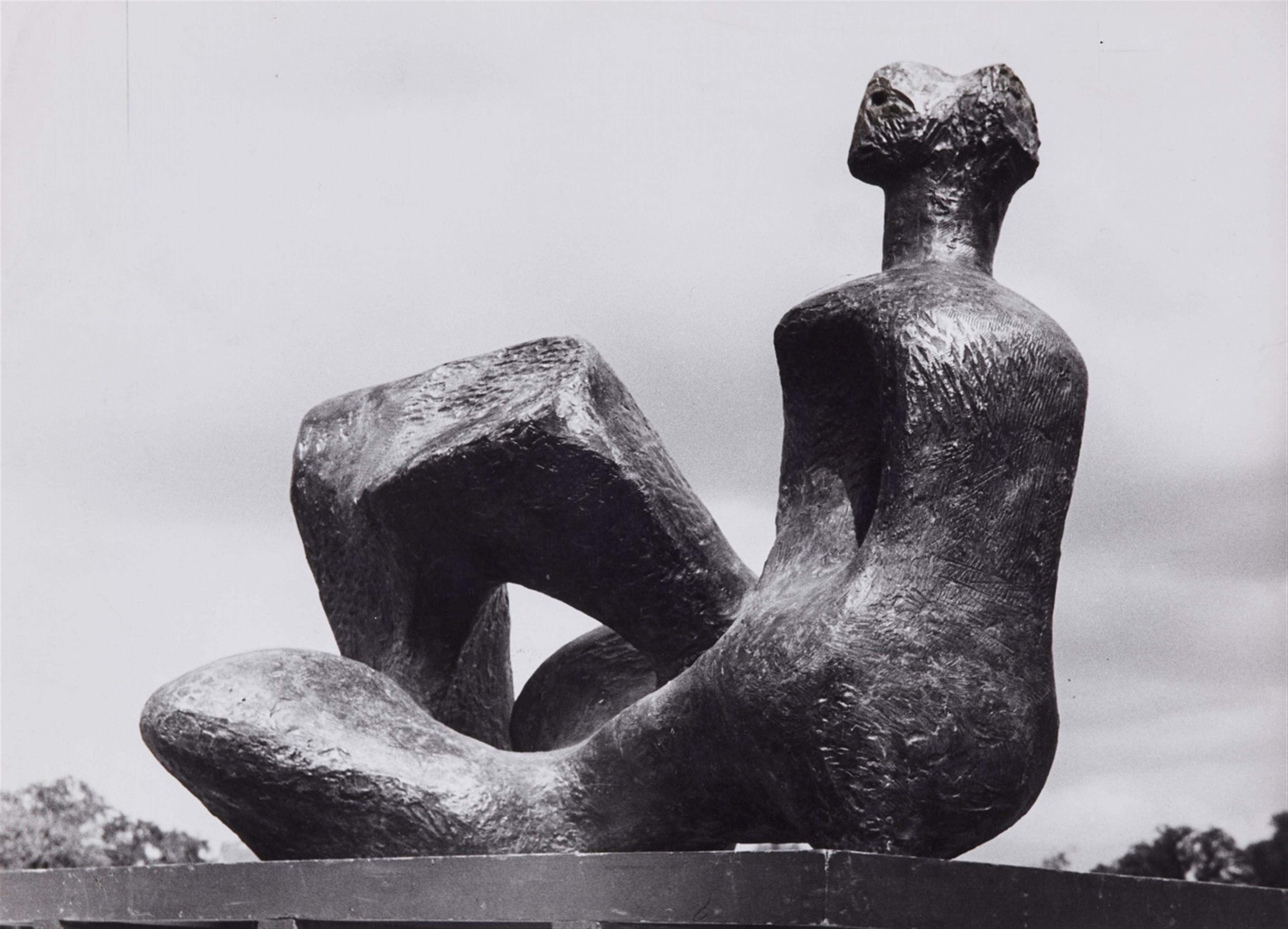 Henry Moore - Reclining Figure, Carnegie Prize Exhibition, Carnegie Institute - image-1