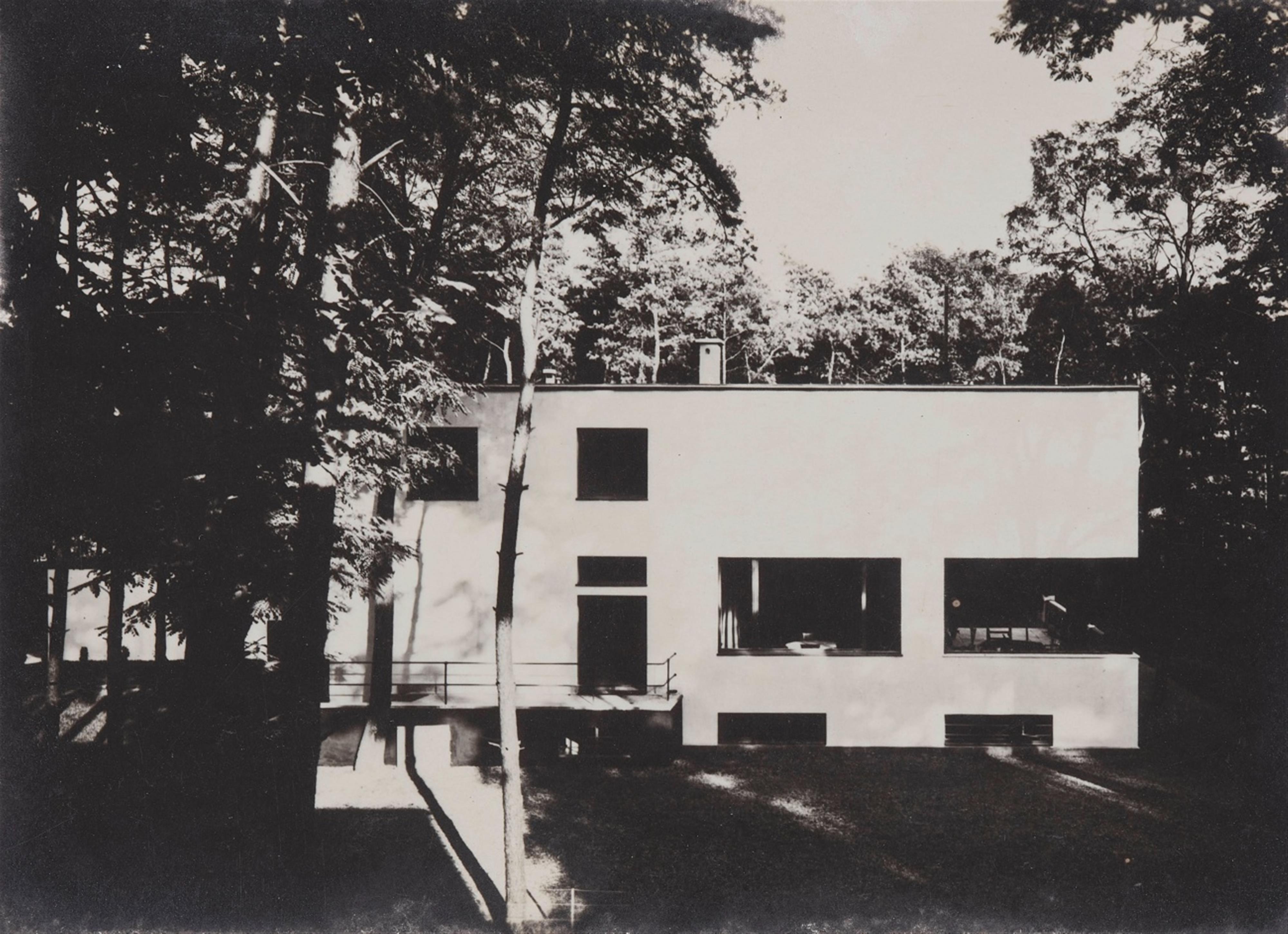 Lucia Moholy - Wohnhaus Gropius in der Bauhausmeistersiedlung - image-1