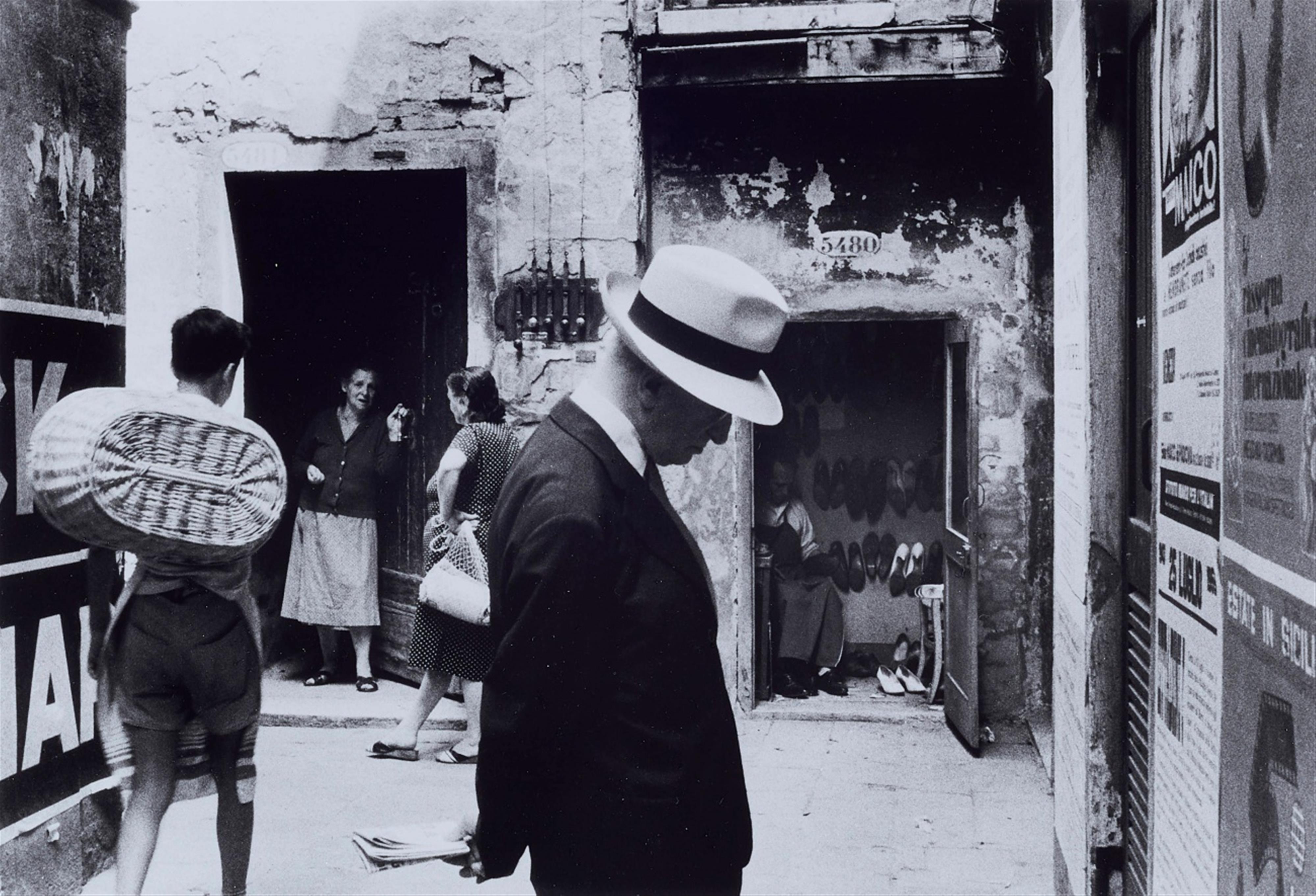 Willy Ronis - Calle della Bissa, Venise - image-1