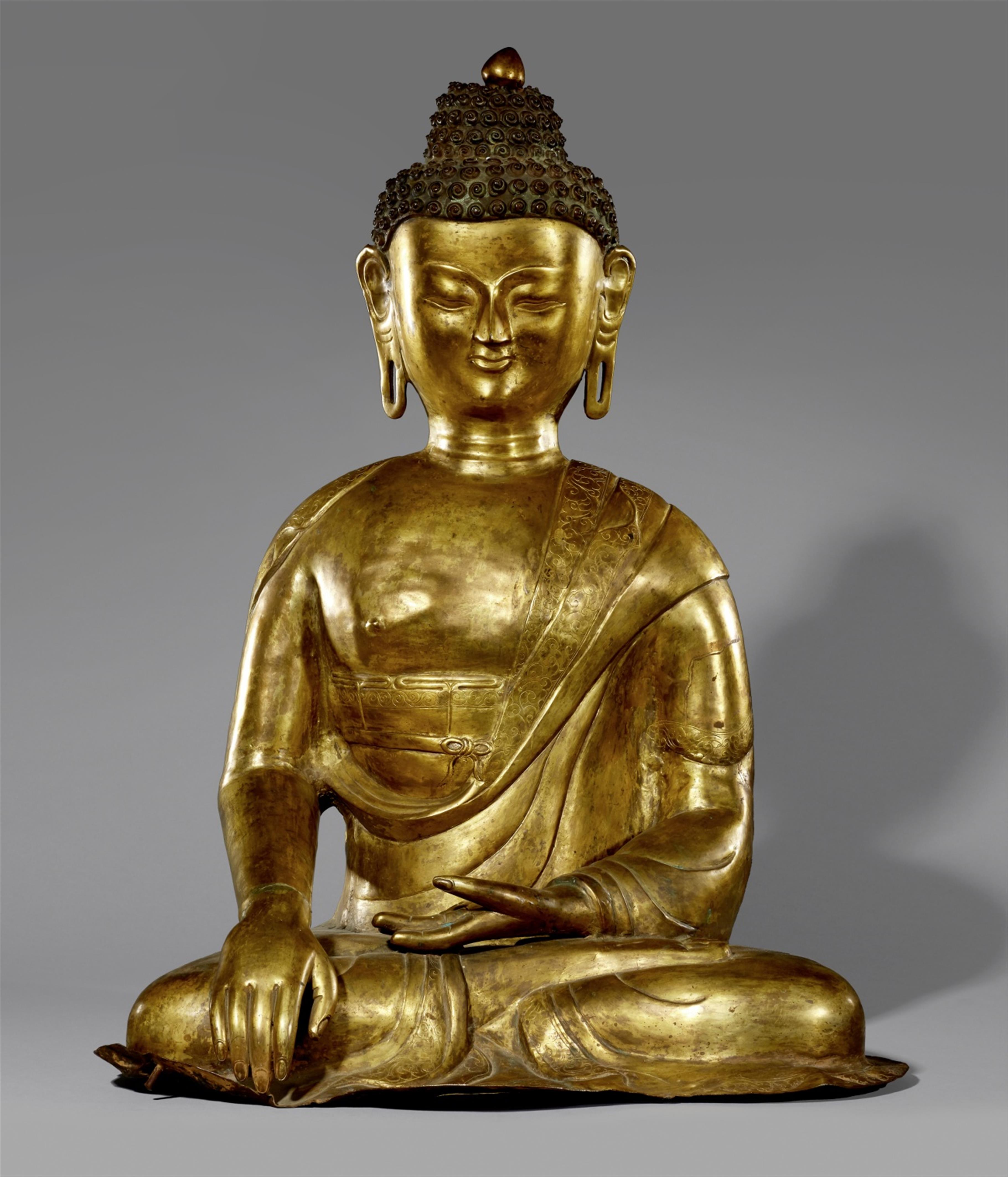 A large Tibetan gilt copper repoussé figure of Buddha Shakyamuni. 19th century - image-1