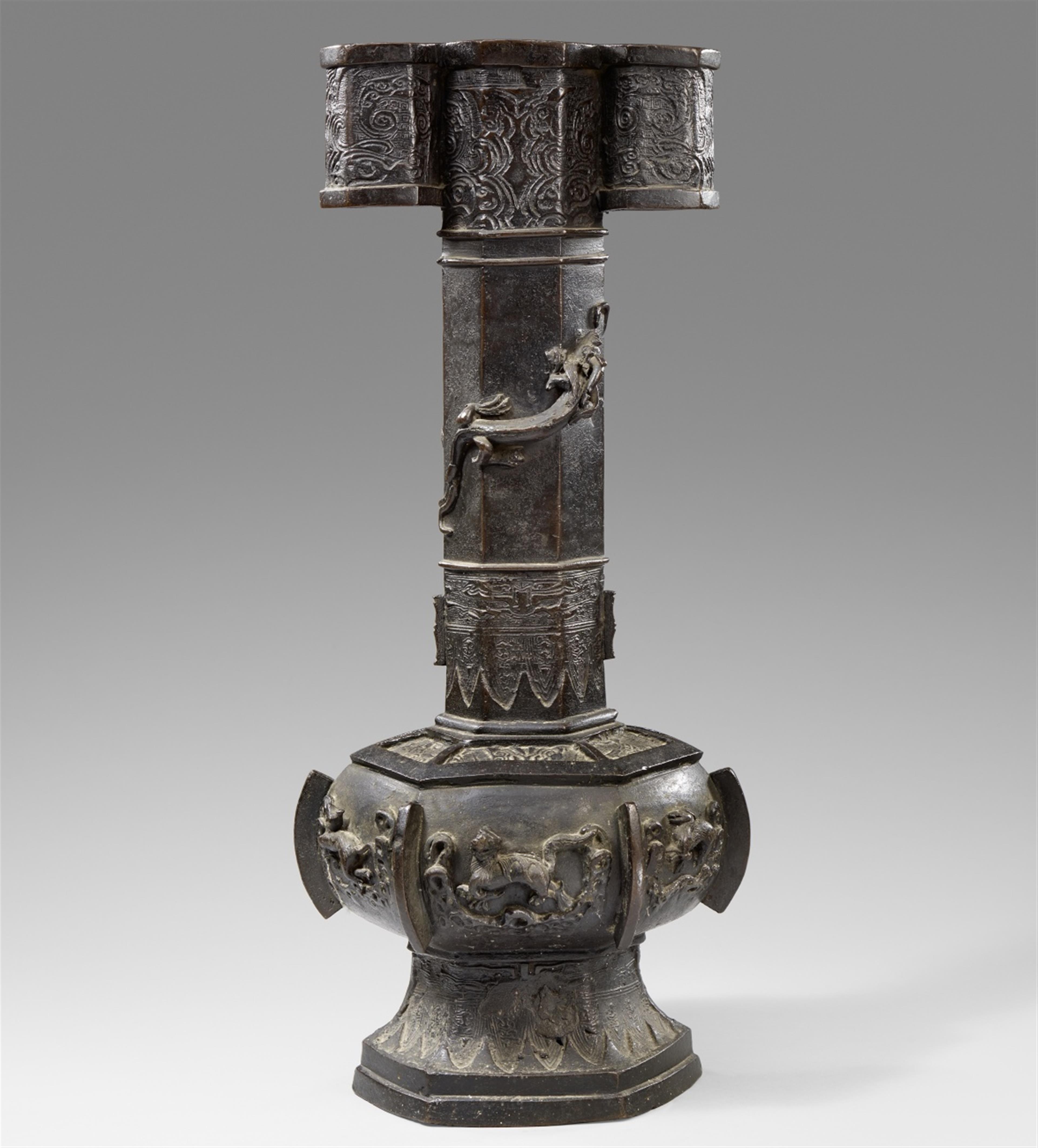 A hexagonal bronze arrow vase (touhu). Ming dynasty, probably 16th century - image-1
