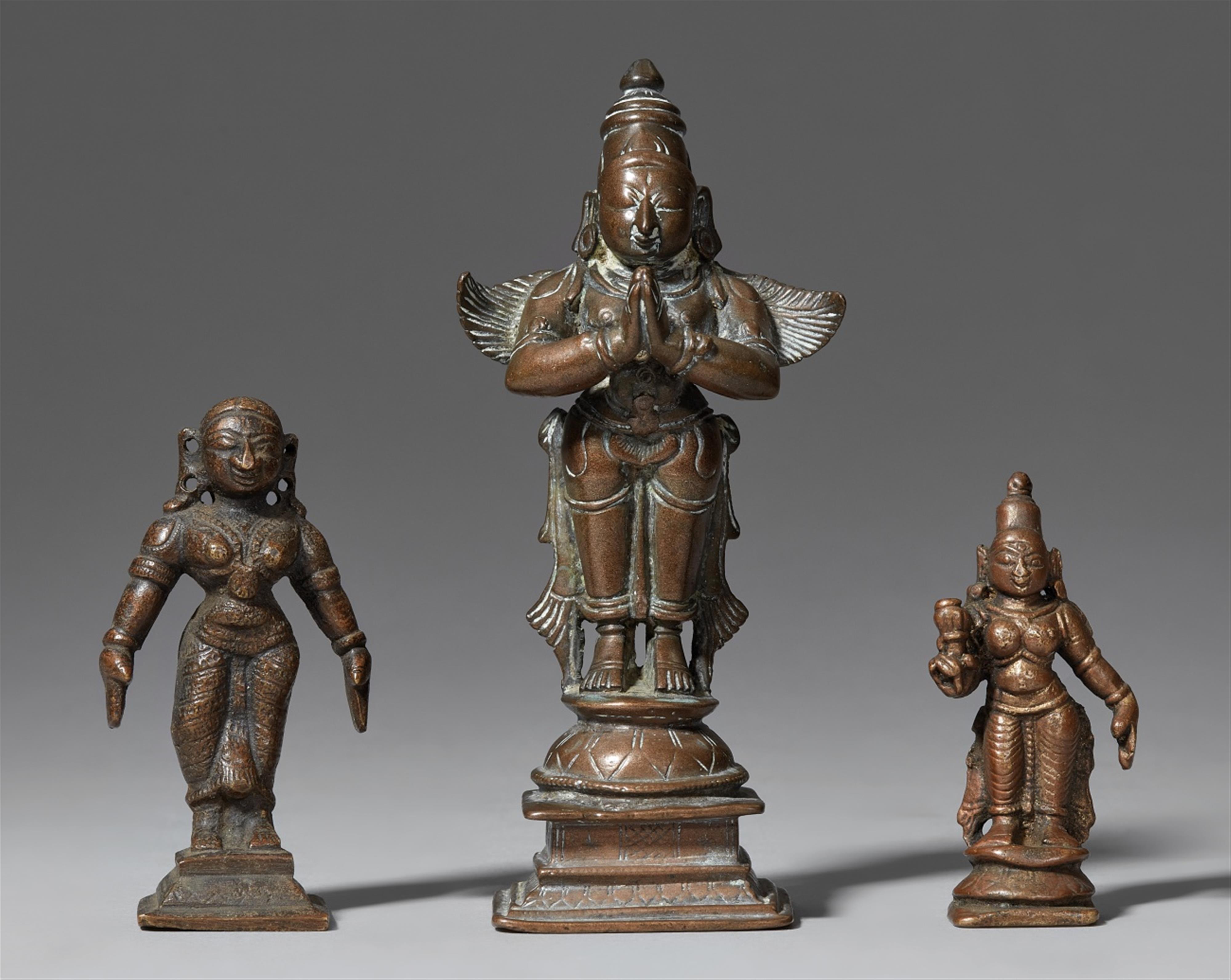 Drei kleine Figuren. Bronze. Süd-Indien. Wohl 19. Jh. - image-1