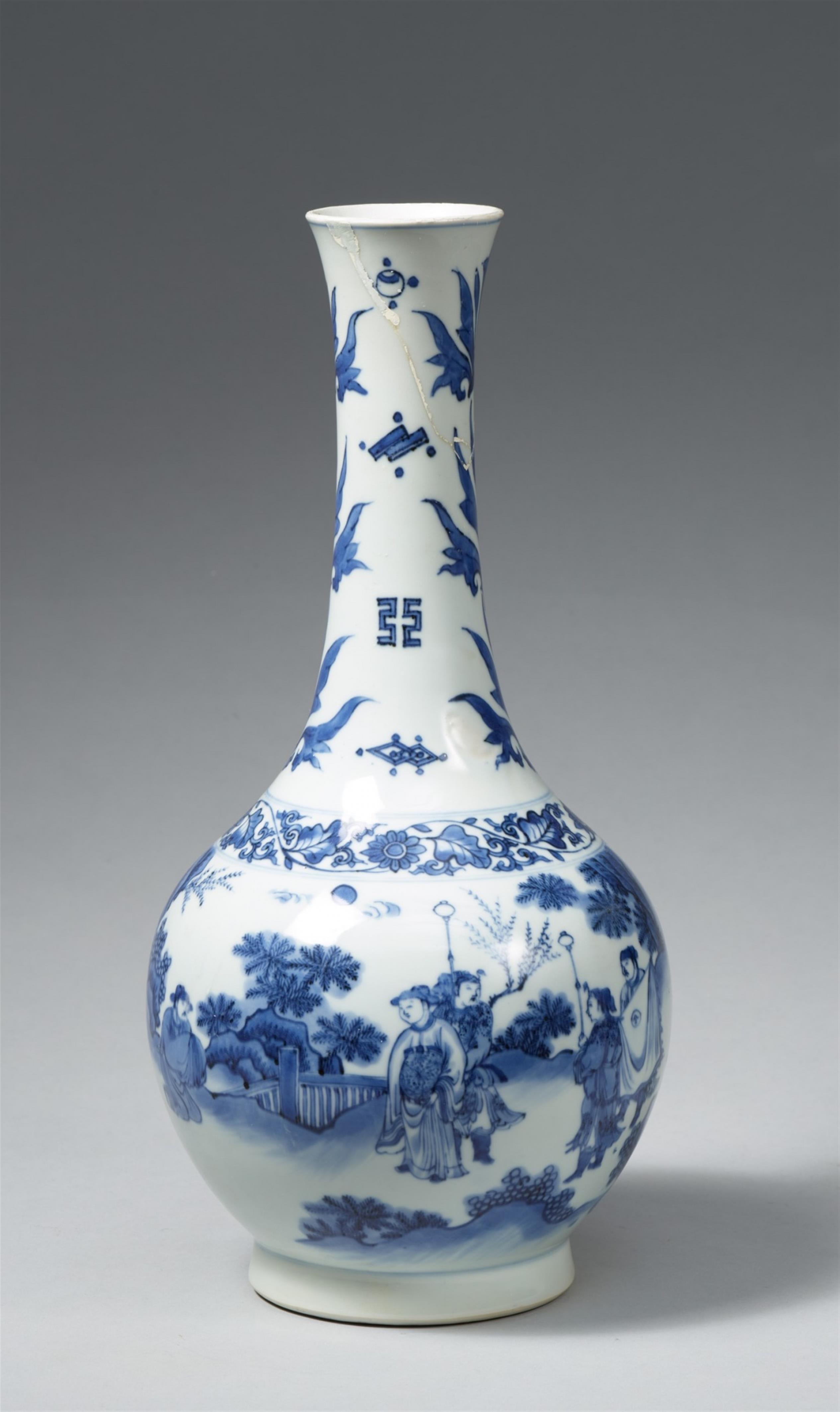 A blue and white bottle vase. Transitional period. 17th century - image-3
