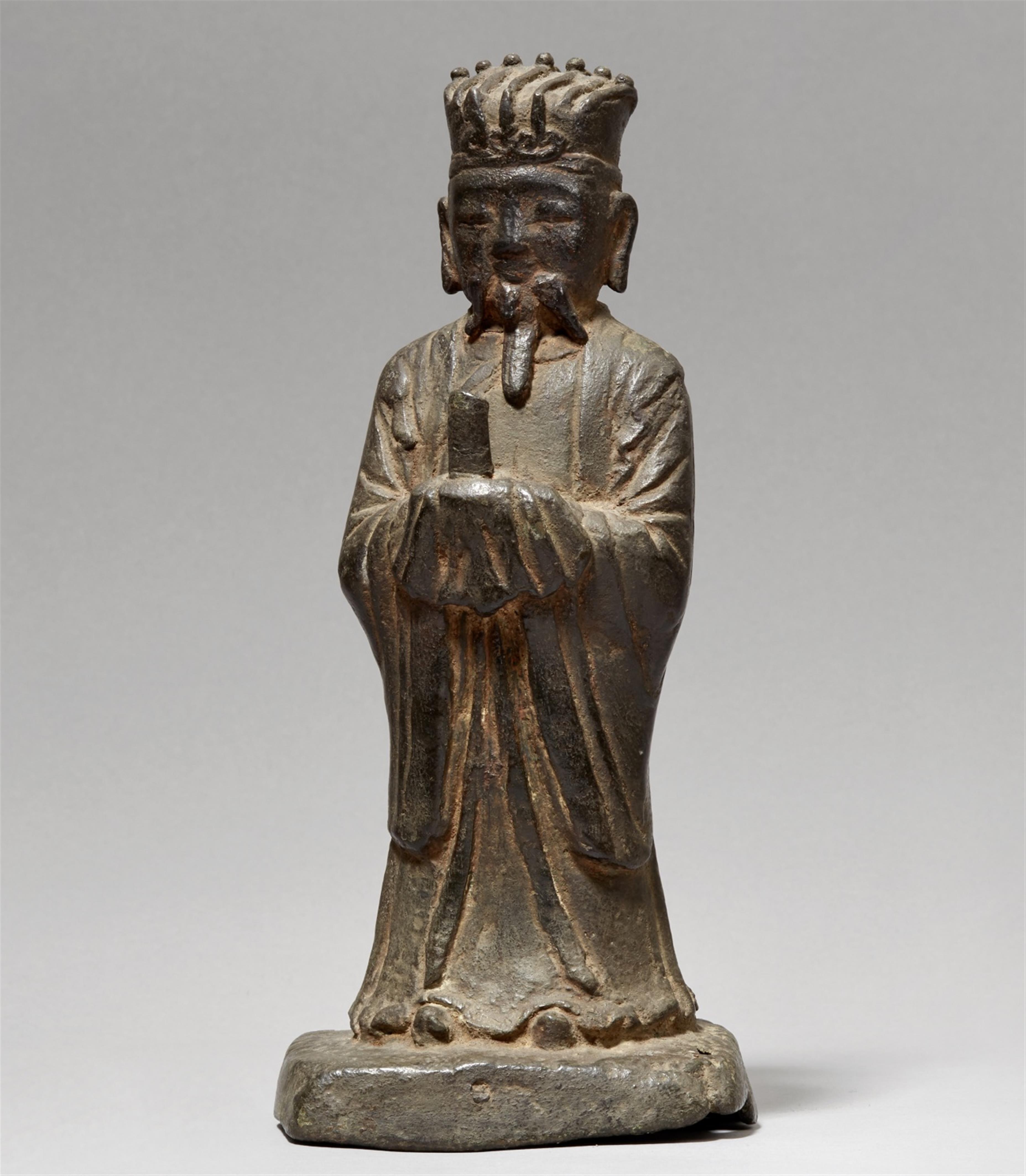 A bronze figure of a deified dignitary. Ming dynasty - image-1