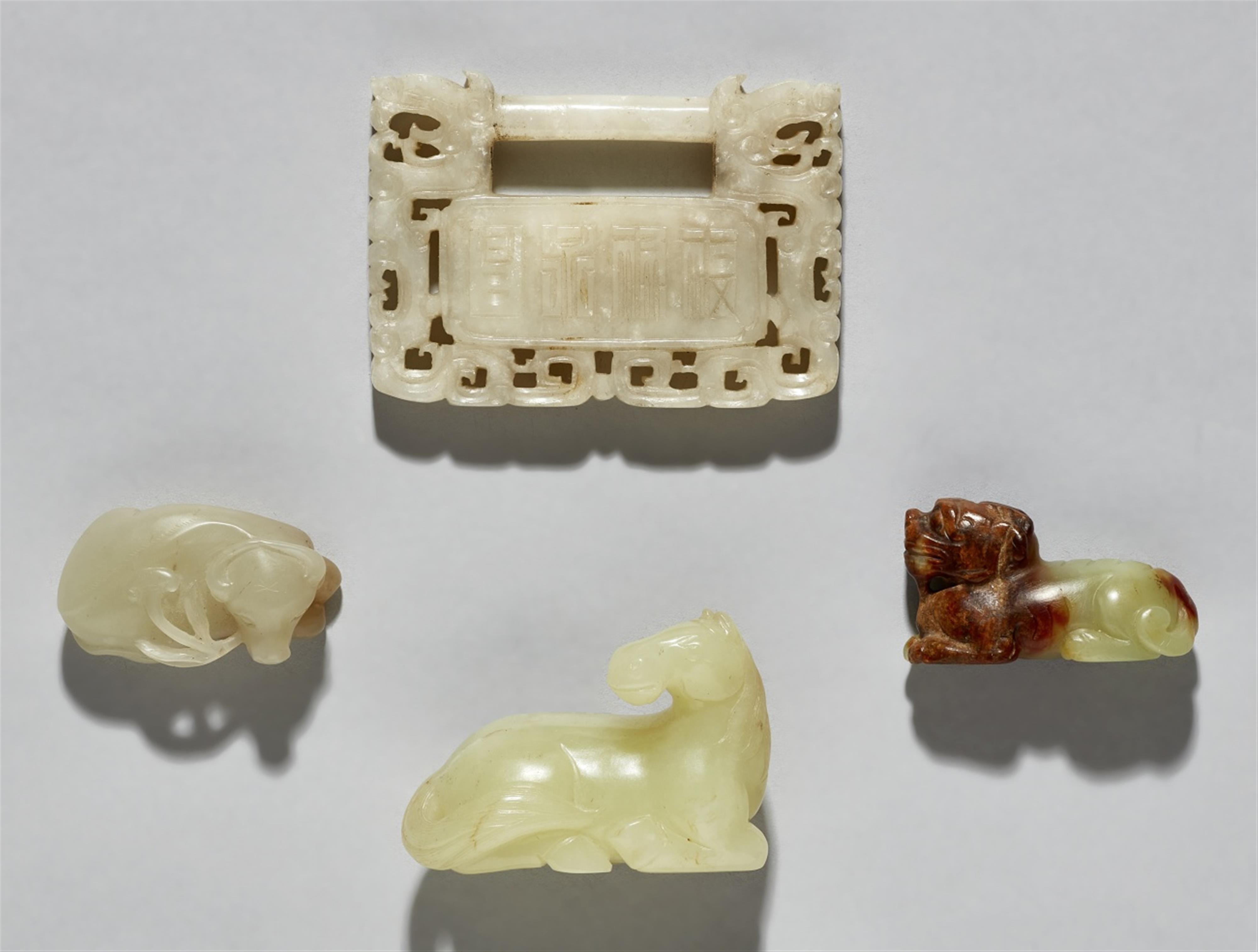 Four small jade pendants. Late Qing dynasty - image-1
