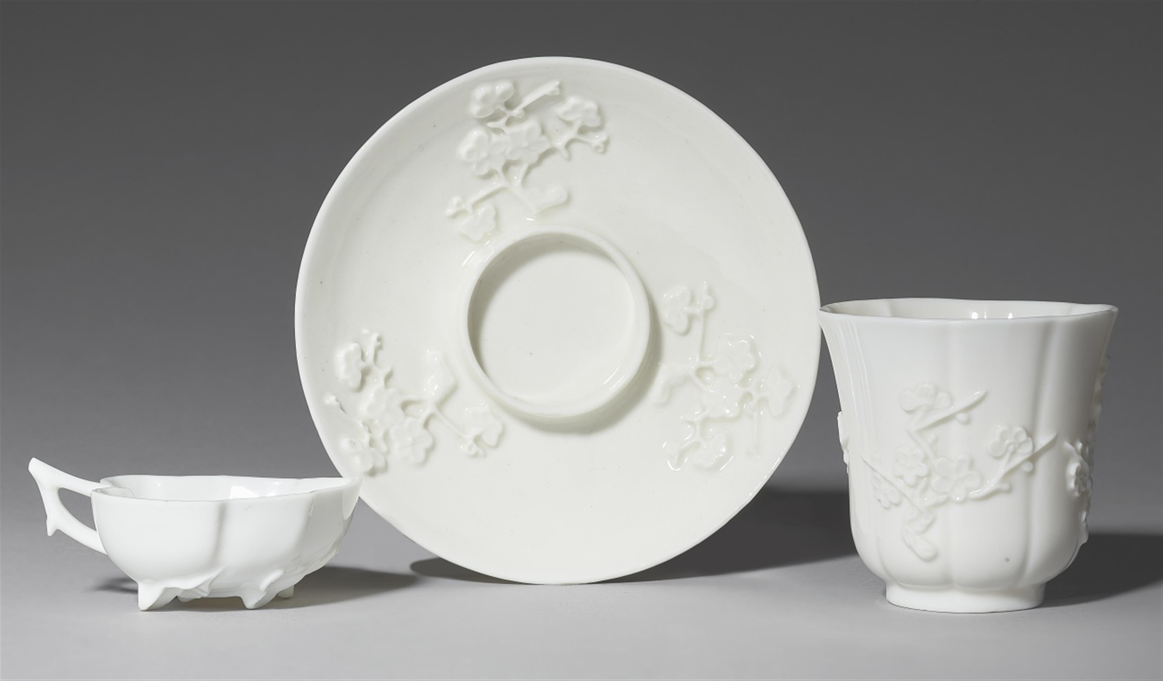 A blanc de Chine cup with saucer and a small leaf-shaped brush washer. 18th century - image-1