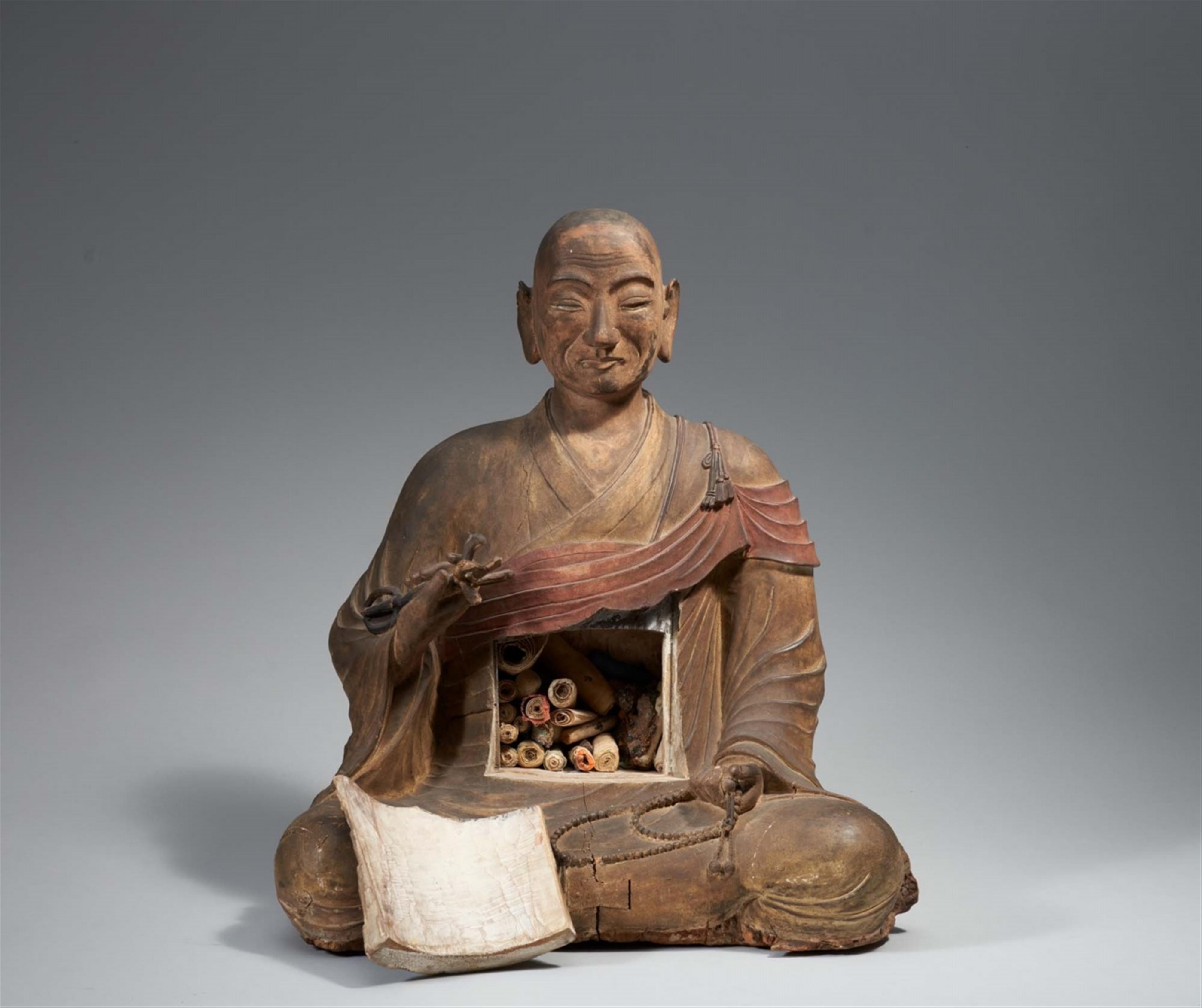 A large wooden figure of Kobo Daishi. Heian- or Kamakura-period and later - image-2