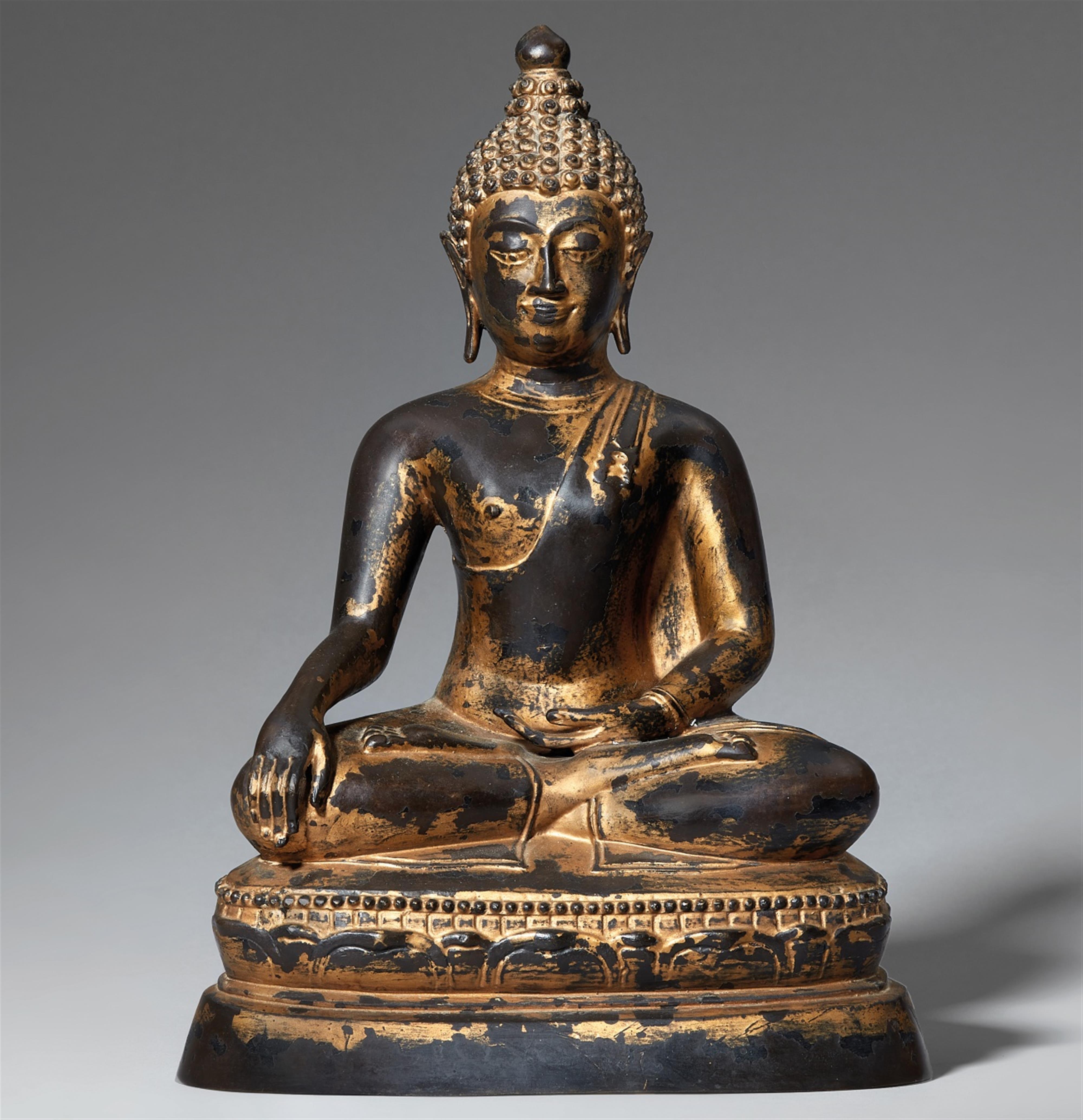 A bronze figure of Buddha Maravijaya in Lan Na style. Possibly 19th century - image-1