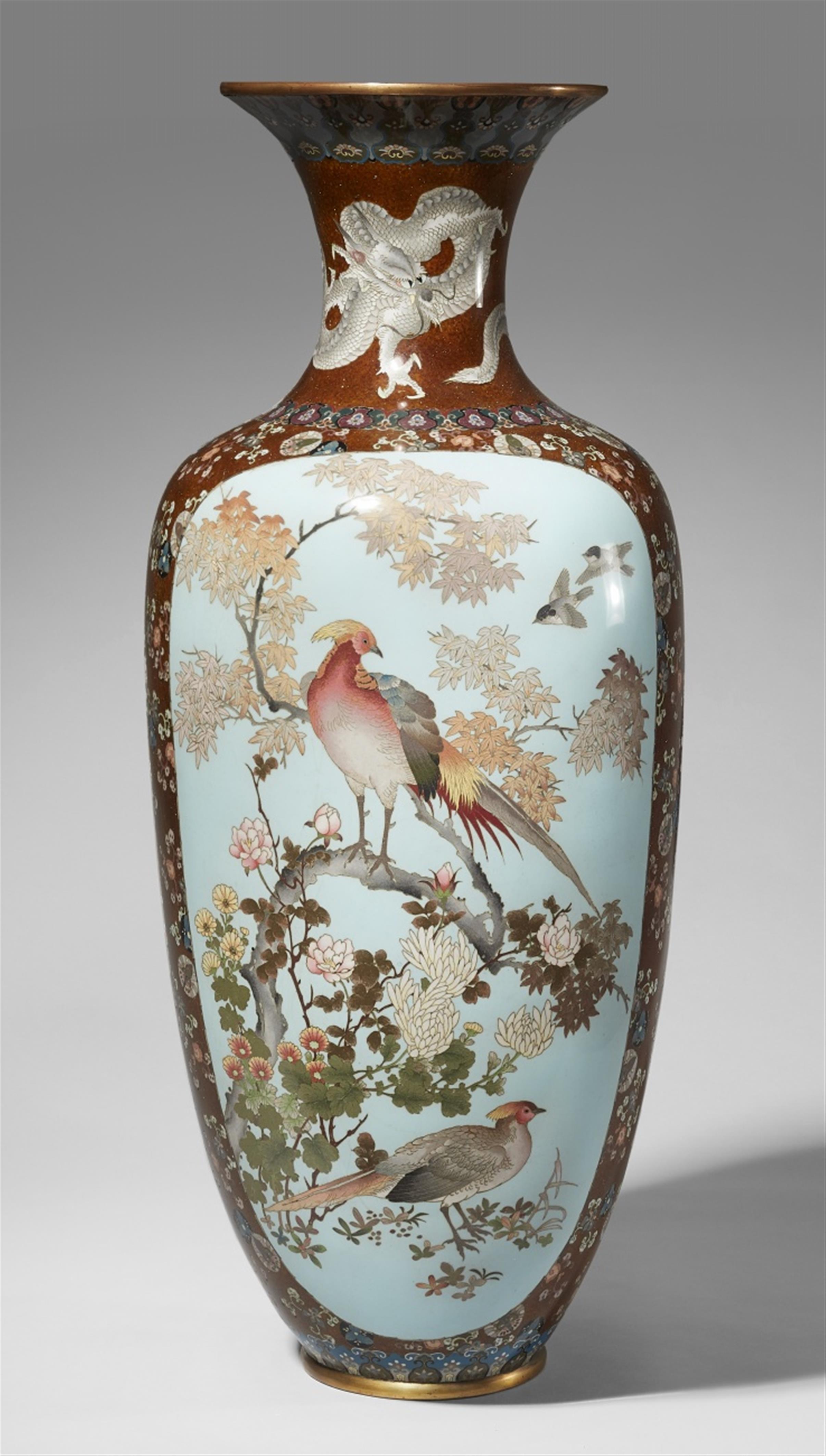 A very large cloisonné enamel vase. Late 19th century - image-1
