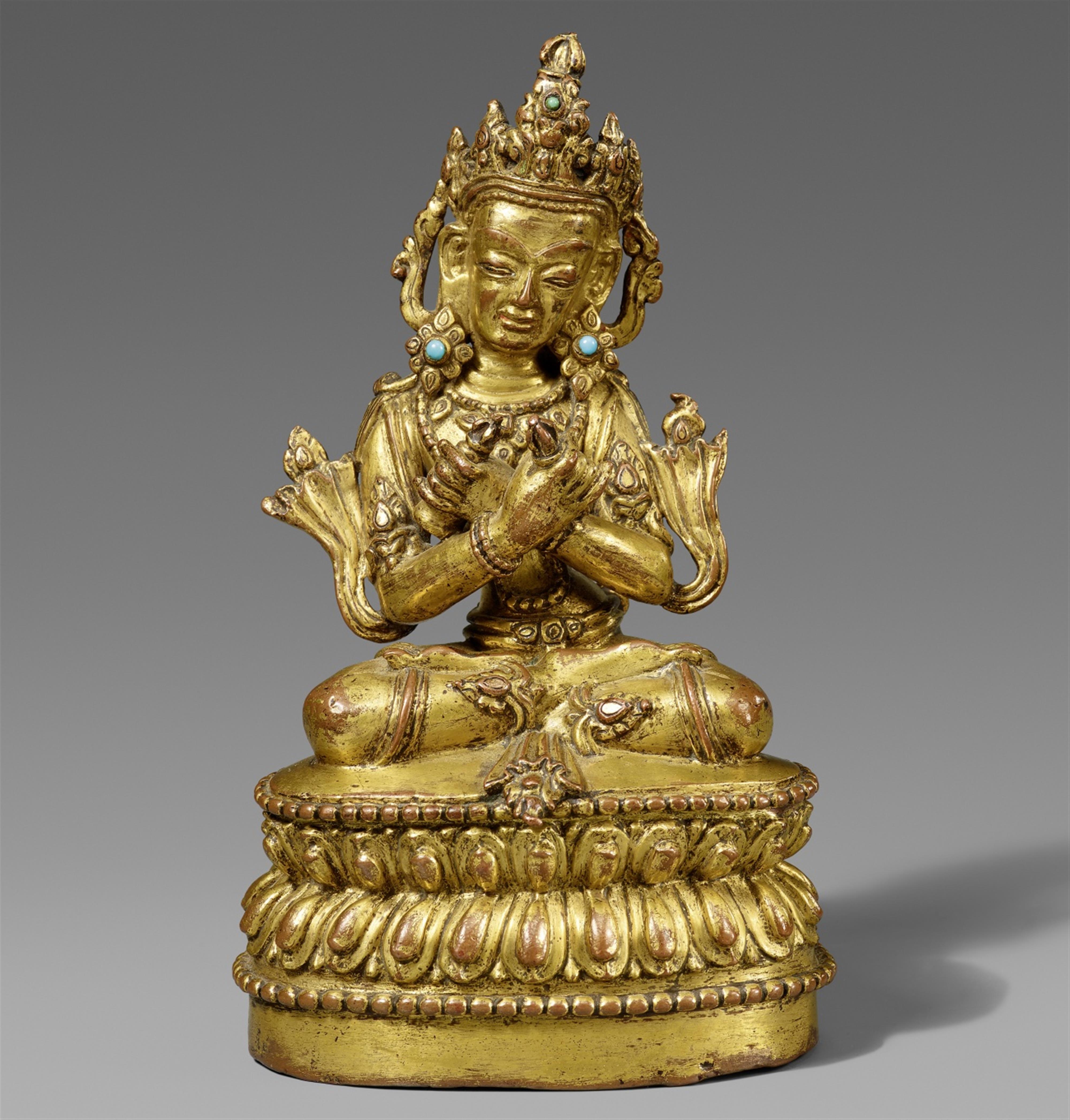 A Tibetan gilt bronze figure of Vajradhara. 17th/18th century - image-1