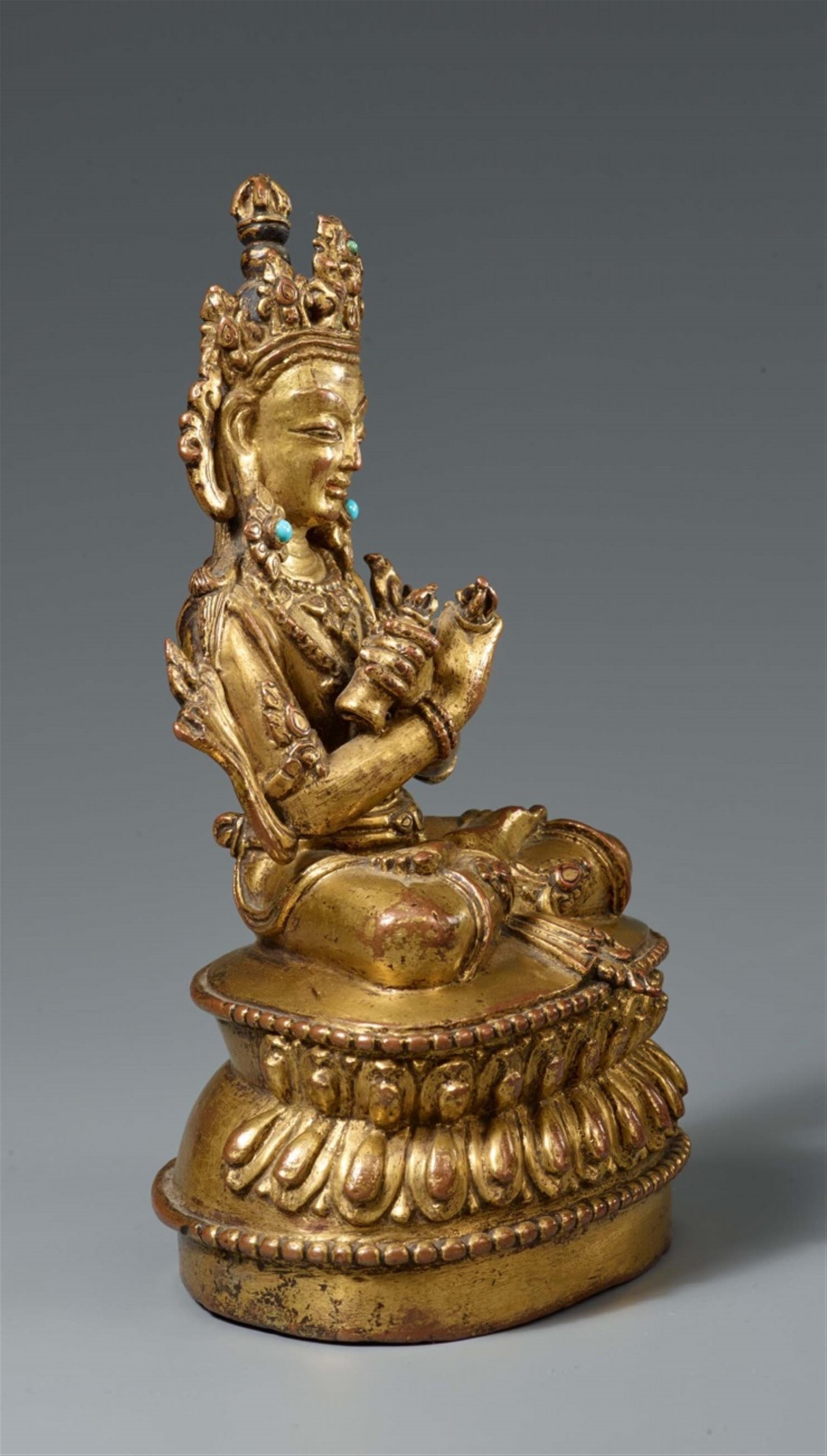 A Tibetan gilt bronze figure of Vajradhara. 17th/18th century - image-2