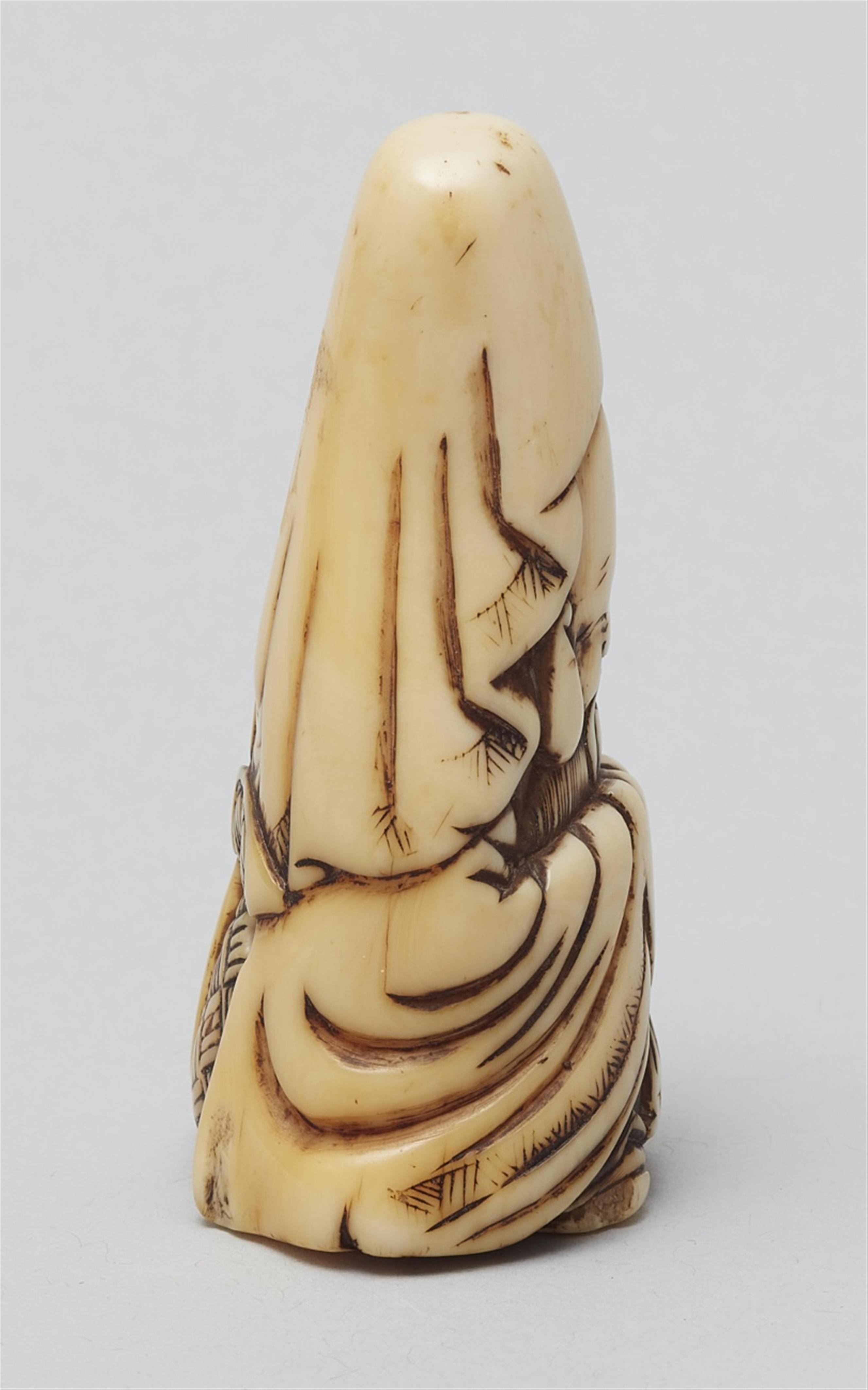 An ivory netsuke of Fukurokuju. Late 18th/ early 19th century - image-2