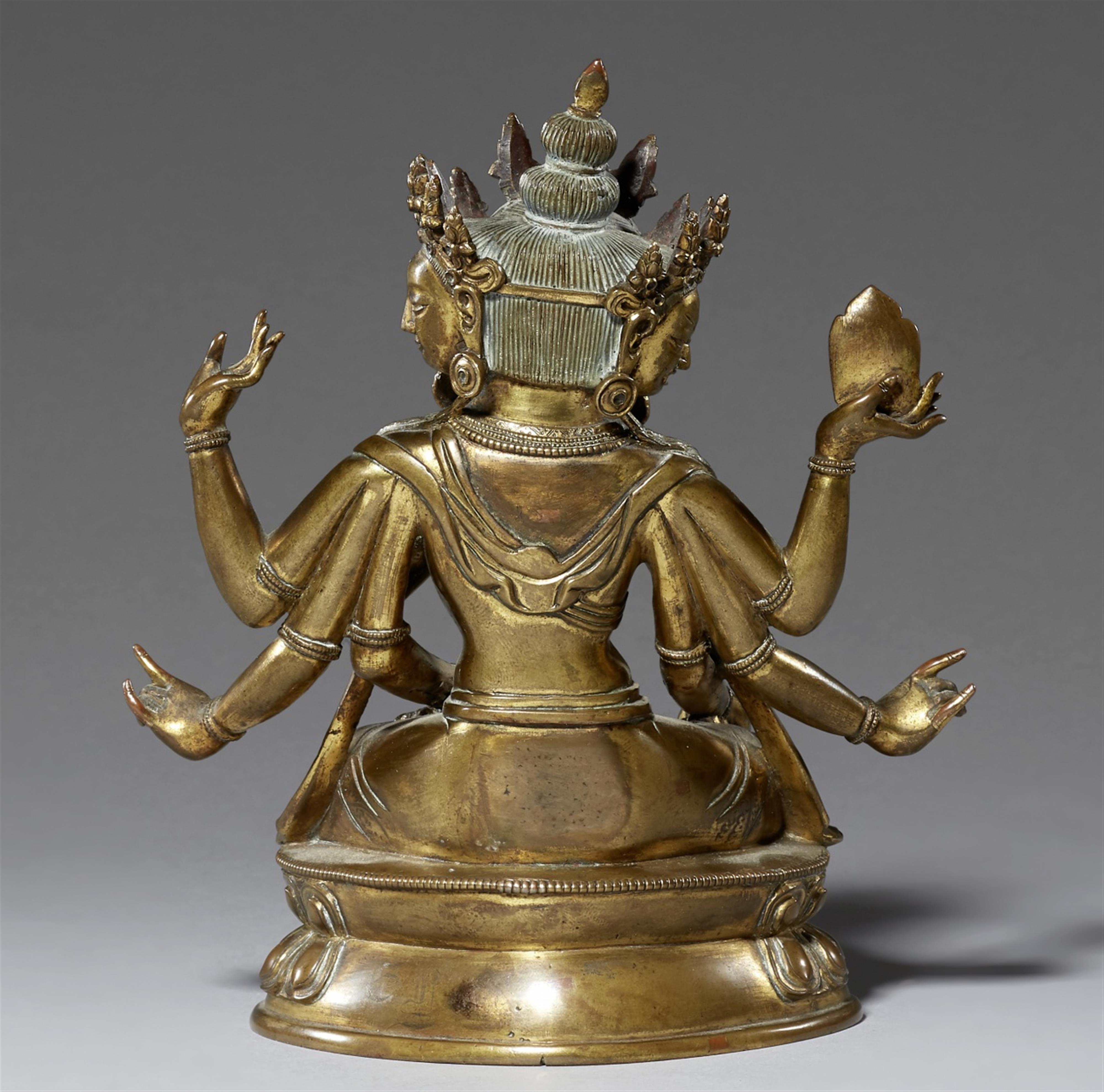 A Tibetochinese gilt bronze figure of Ushnishavijaya. 18th century - image-2