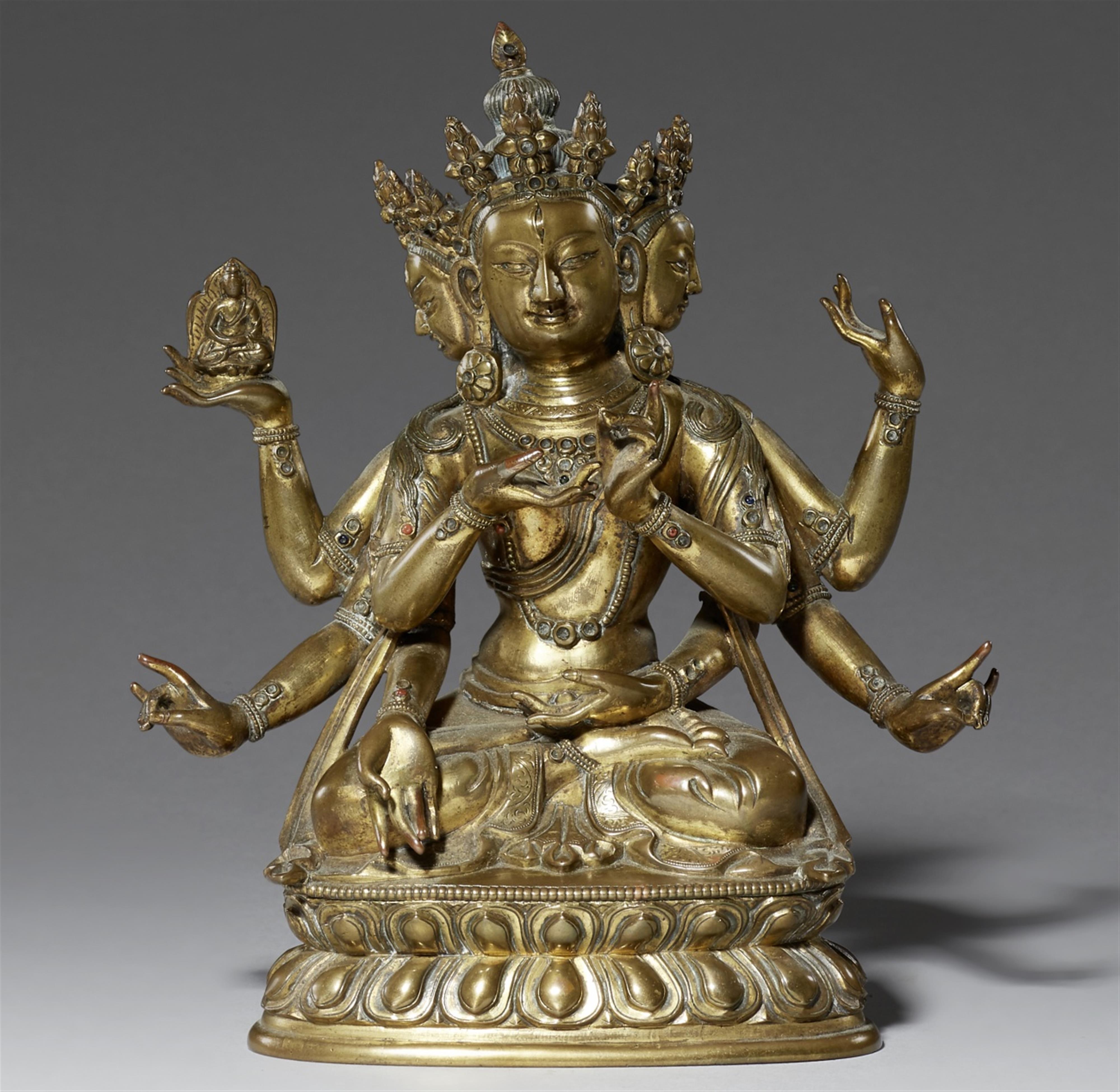 Ushnishavijaya. Feuervergoldete Bronze. Tibetochinesisch. 18. Jh. - image-1
