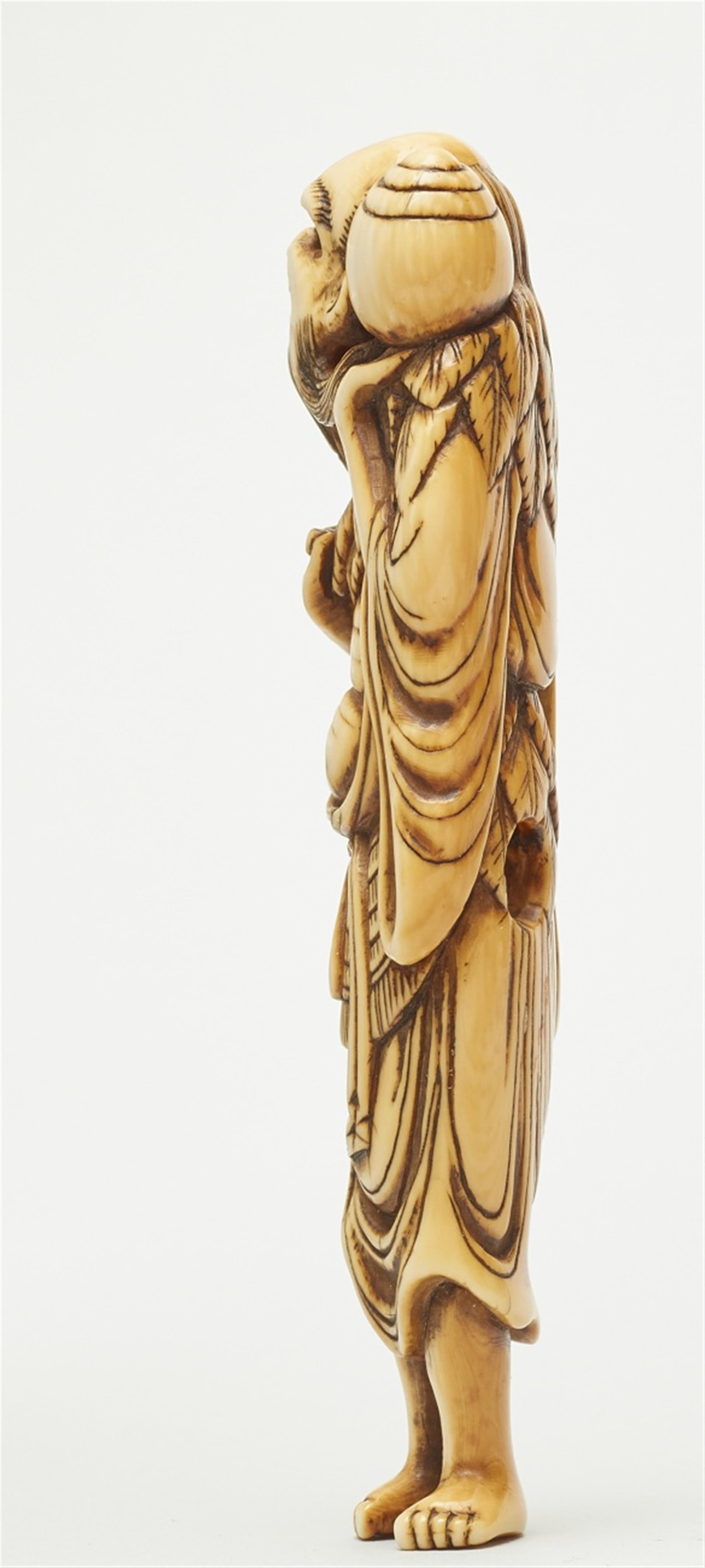 A fine ivory netsuke of sennin. 18th century - image-4