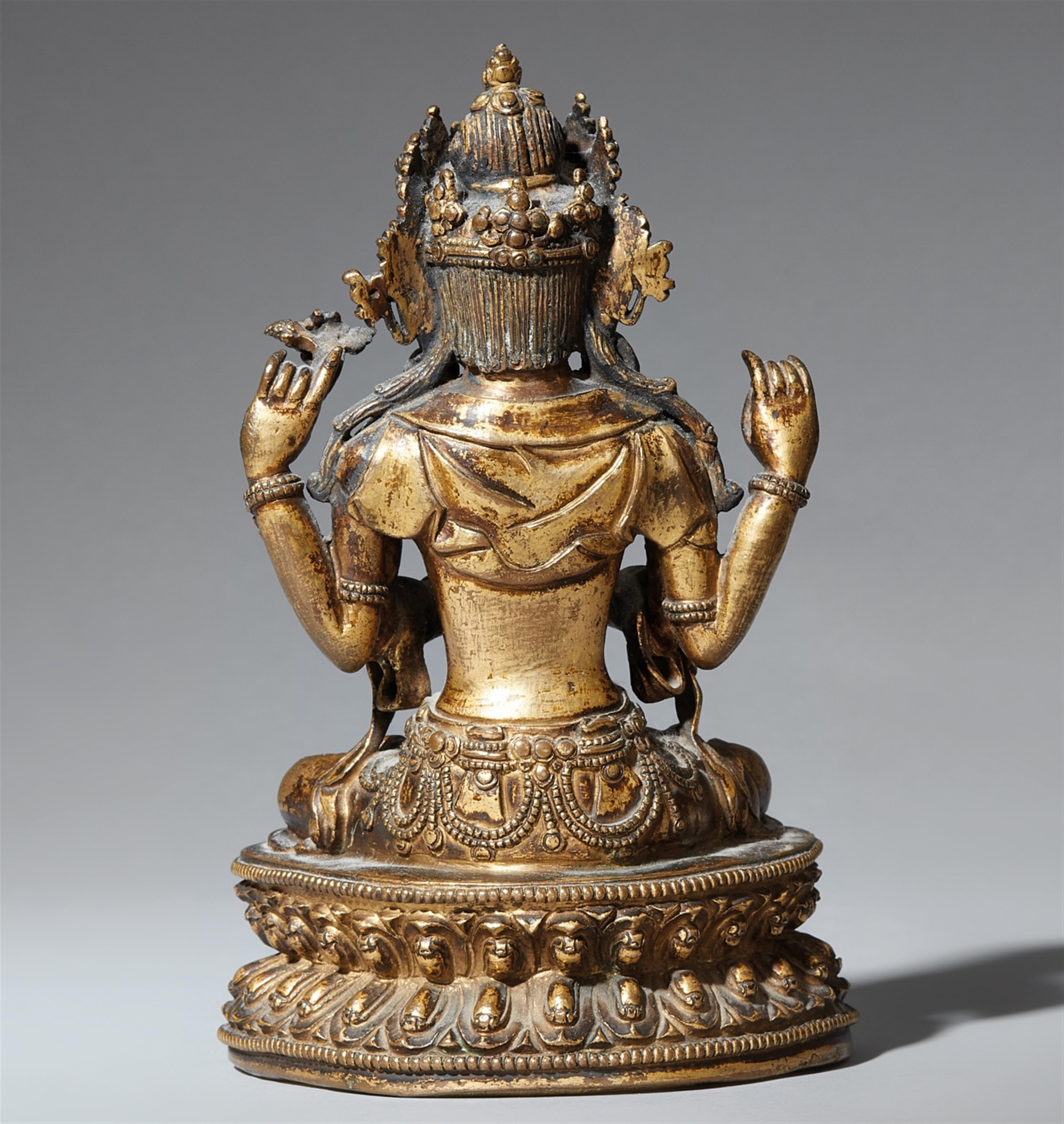 A Tibetochinese gilt bronze figure of Avalokiteshvara Shadakshari. Ming dynasty, 16th century - image-2