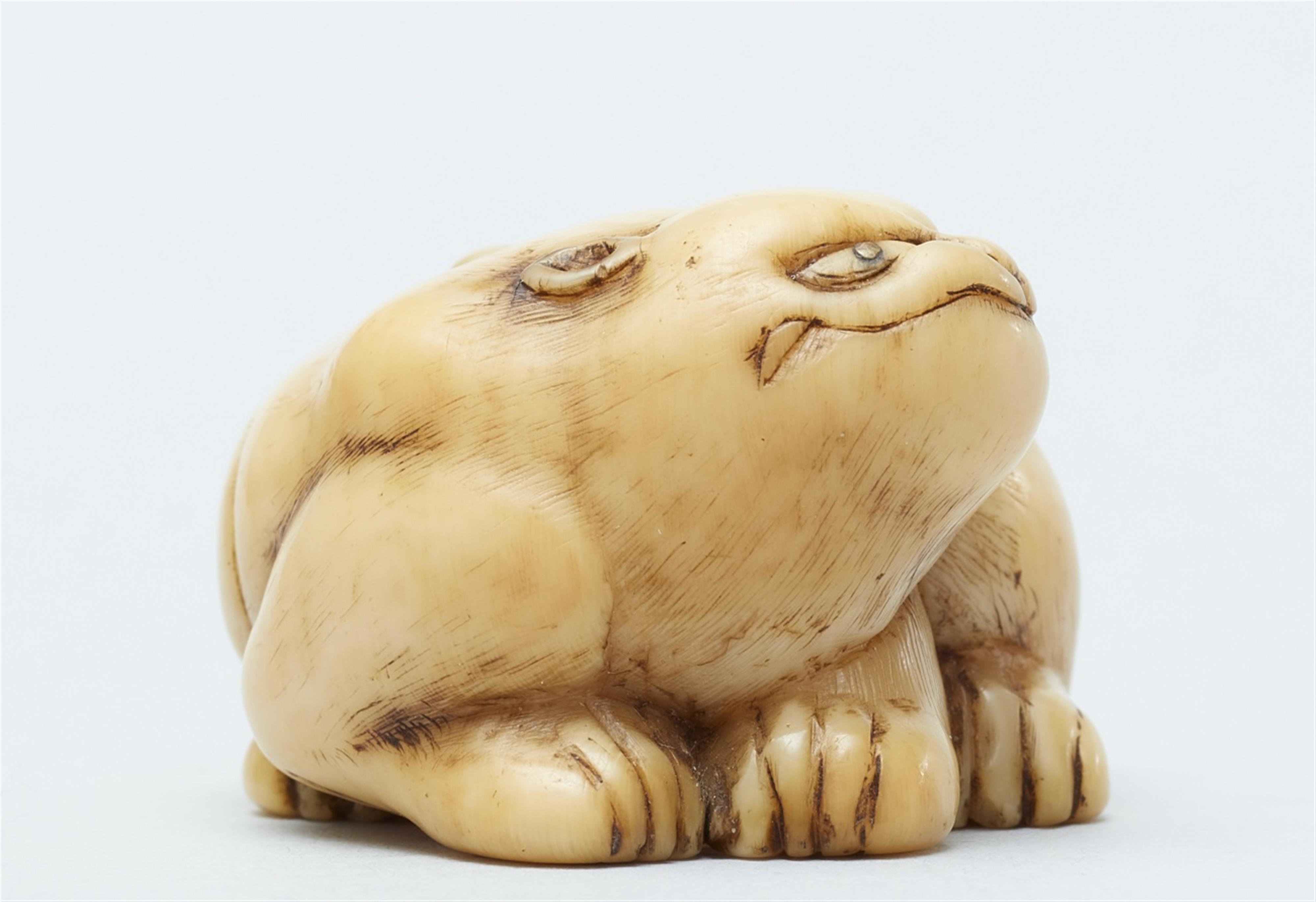An ivory ash tray netsuke of a recumbent tiger. Early 19th century - image-3