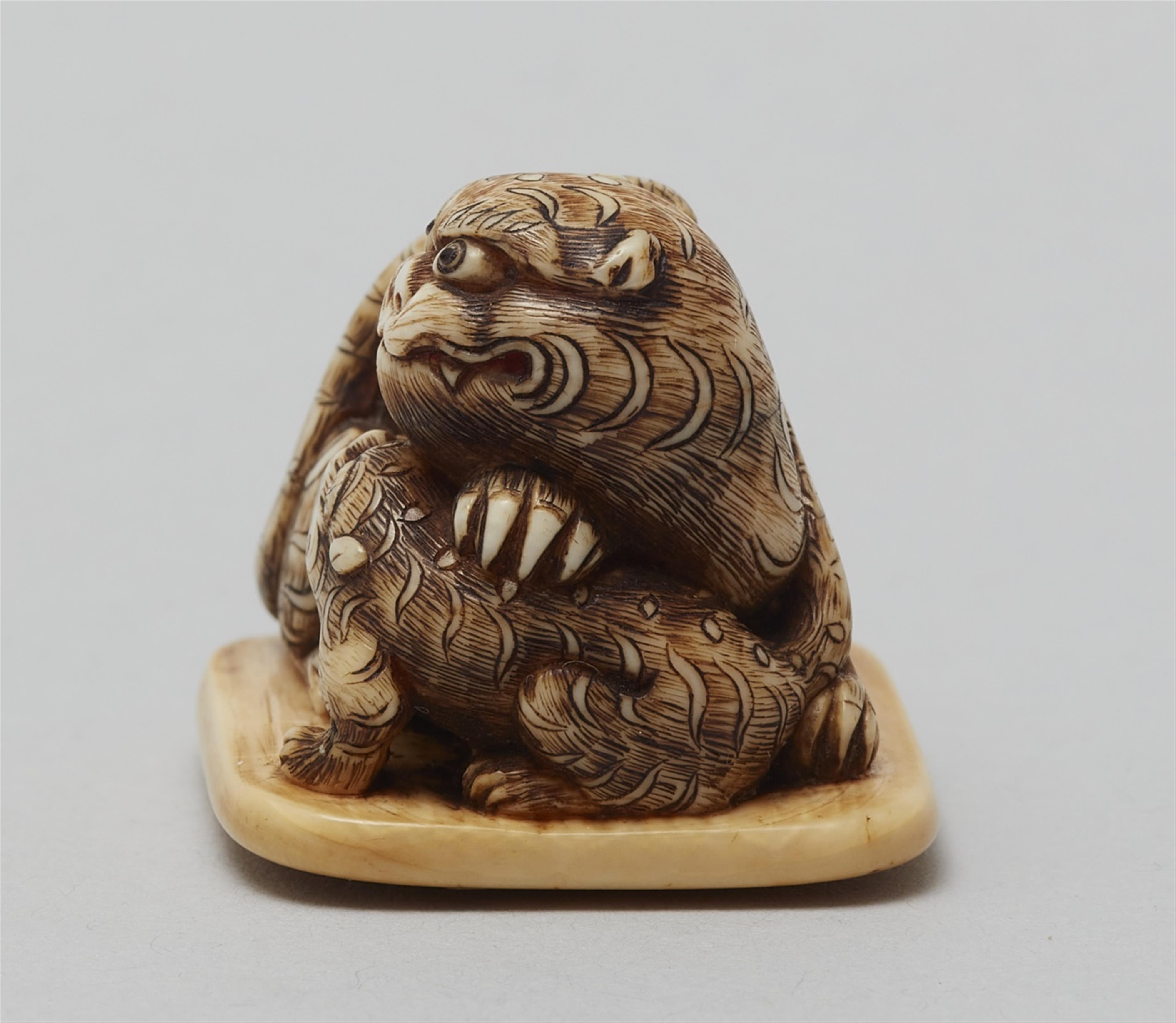 An ivory netsuke of a tiger and cub. Mid-19th century - image-2