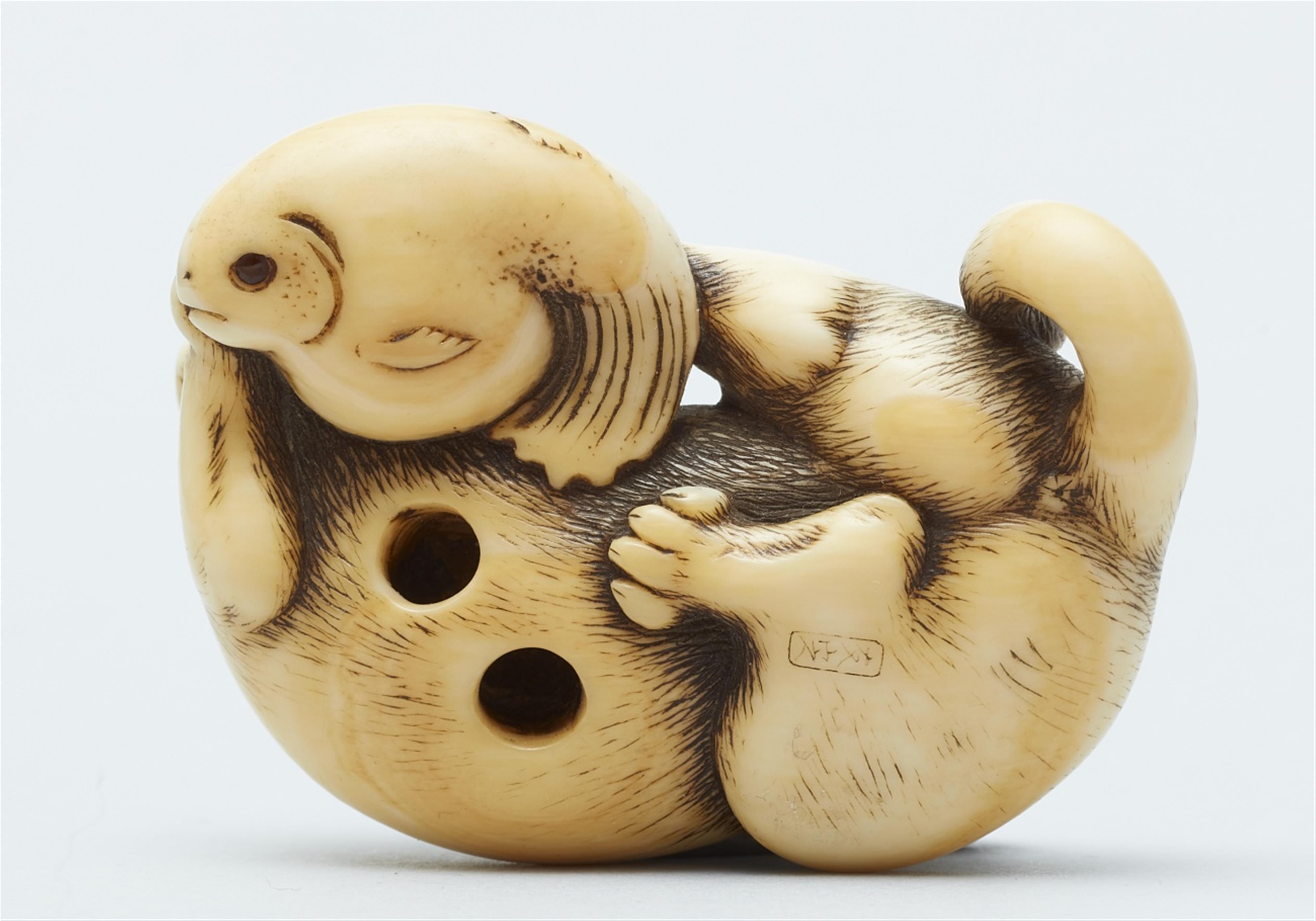 An ivory netsuke of a dog with a blow fish. Early 19th century - image-5