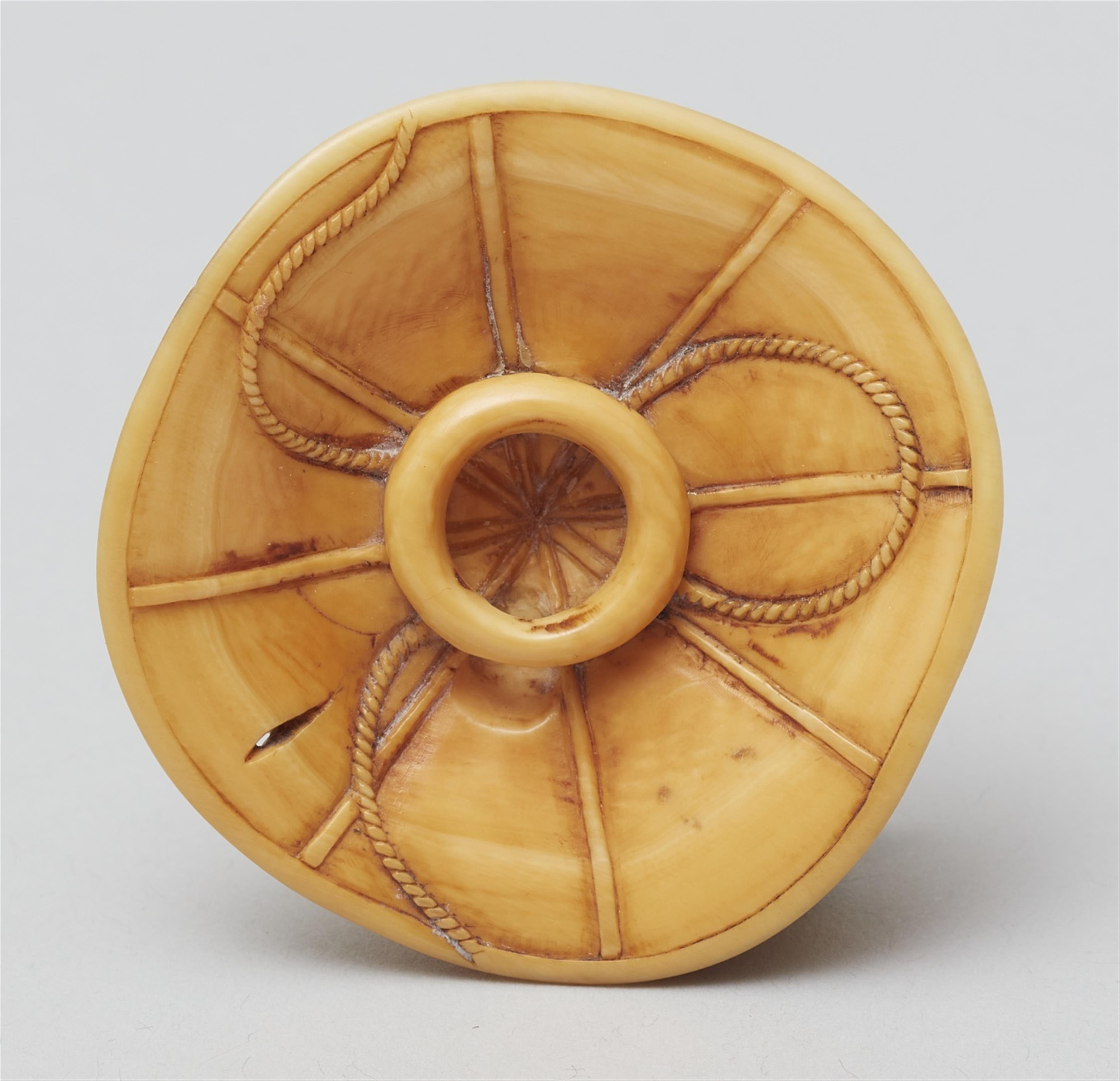 An ivory netsuke of a dog on a straw hat. Mid-19th century - image-5
