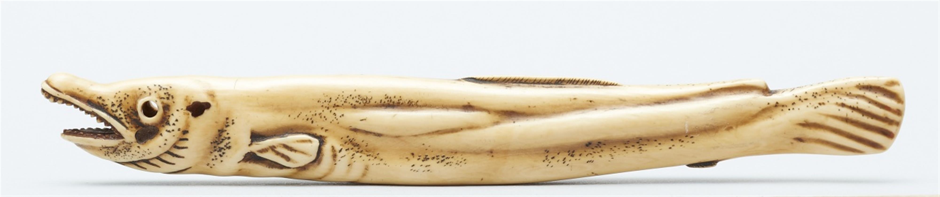 An ivory netsuke of a dried fish. Early 19th century - image-3