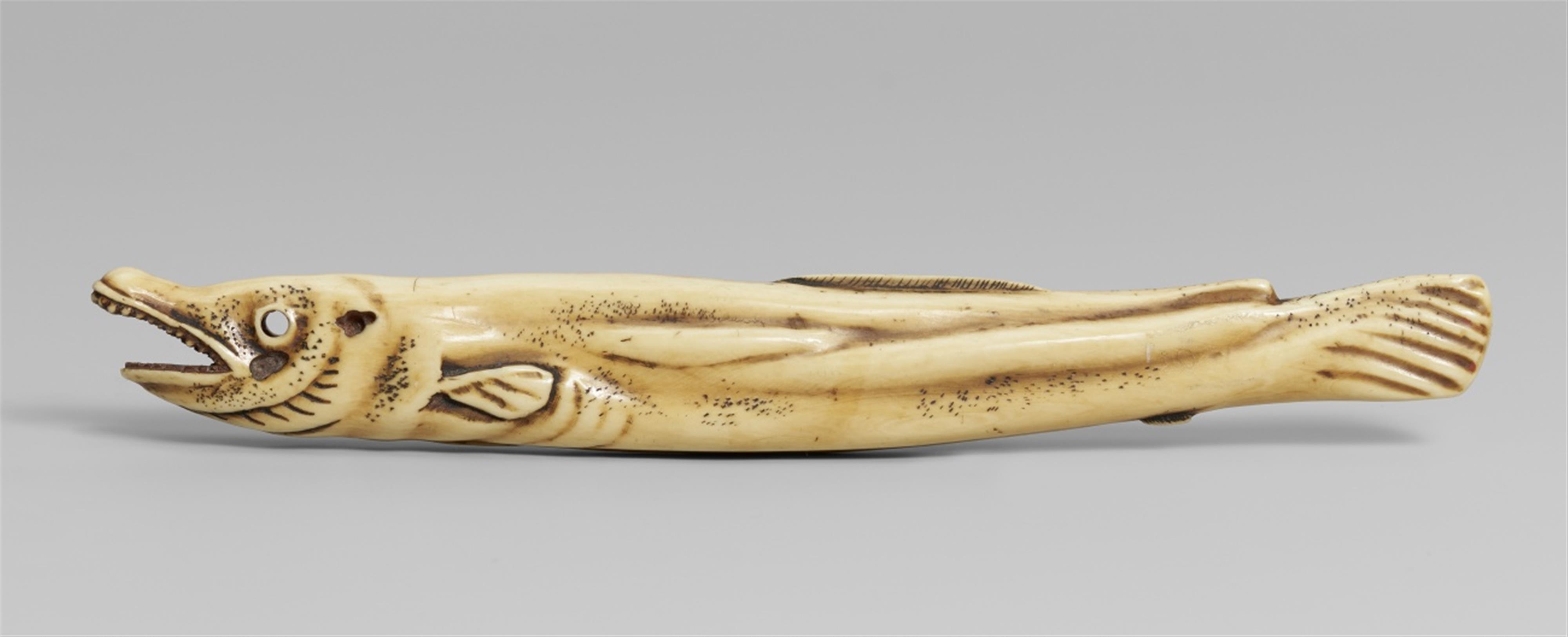 An ivory netsuke of a dried fish. Early 19th century - image-1
